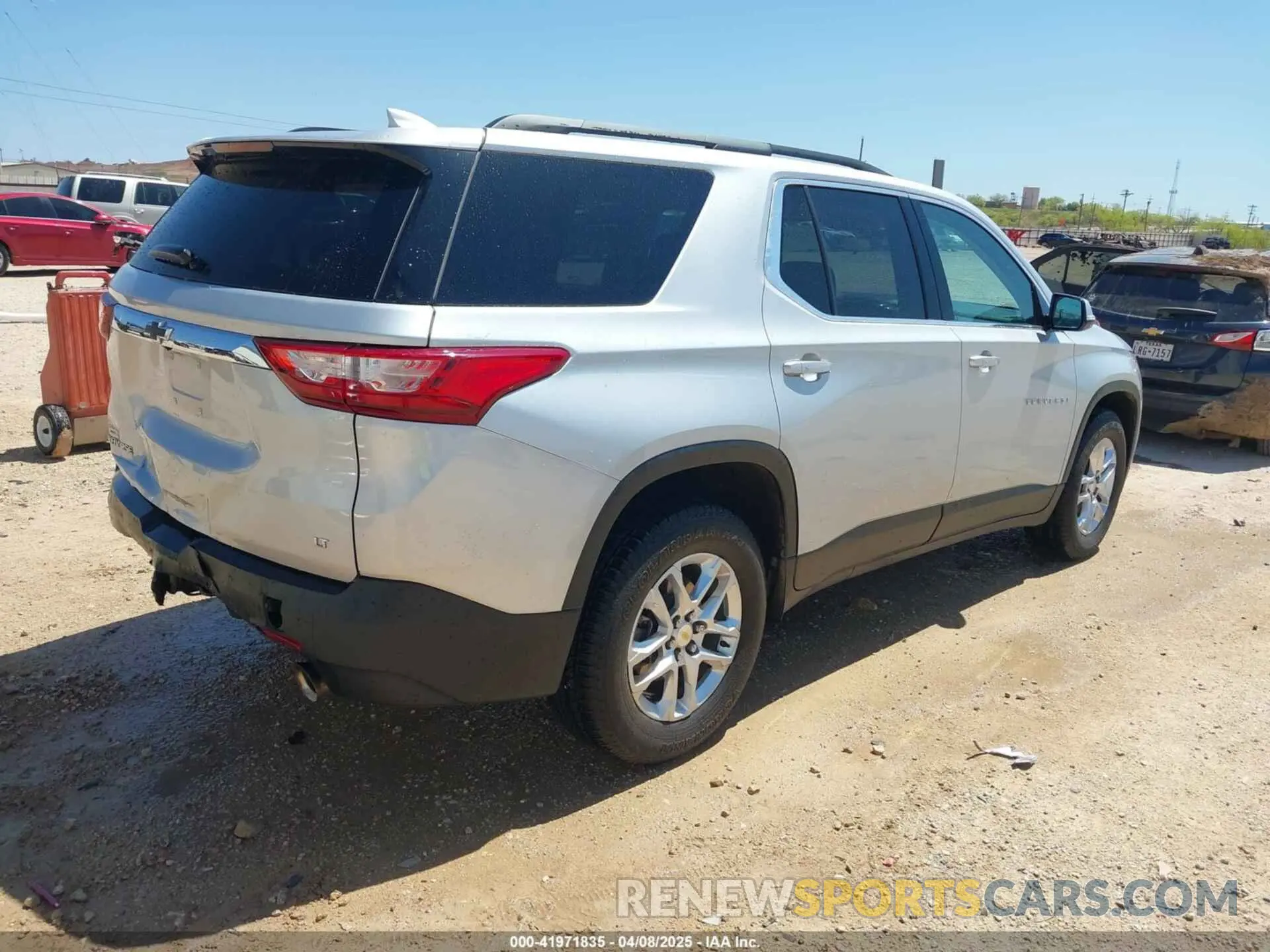 4 Photograph of a damaged car 1GNERGKW3KJ263075 CHEVROLET TRAVERSE 2019