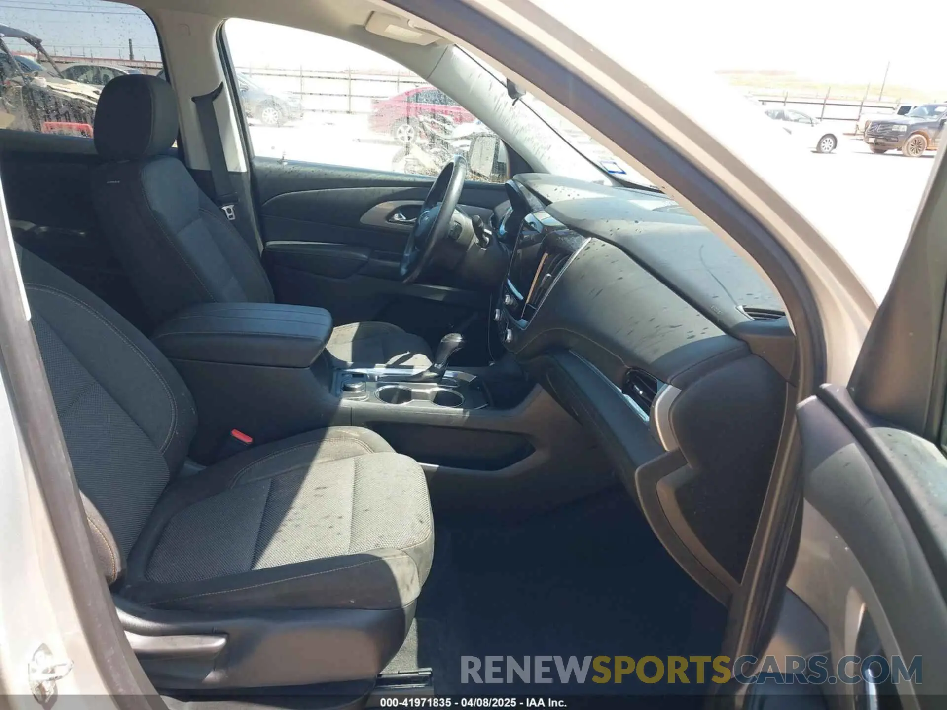 5 Photograph of a damaged car 1GNERGKW3KJ263075 CHEVROLET TRAVERSE 2019