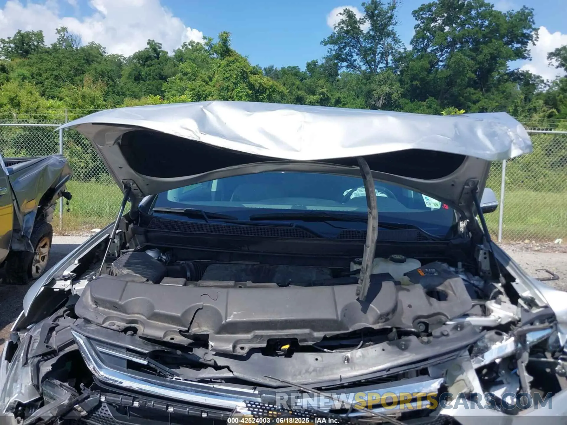 10 Photograph of a damaged car 1GNERGKW3KJ293483 CHEVROLET TRAVERSE 2019