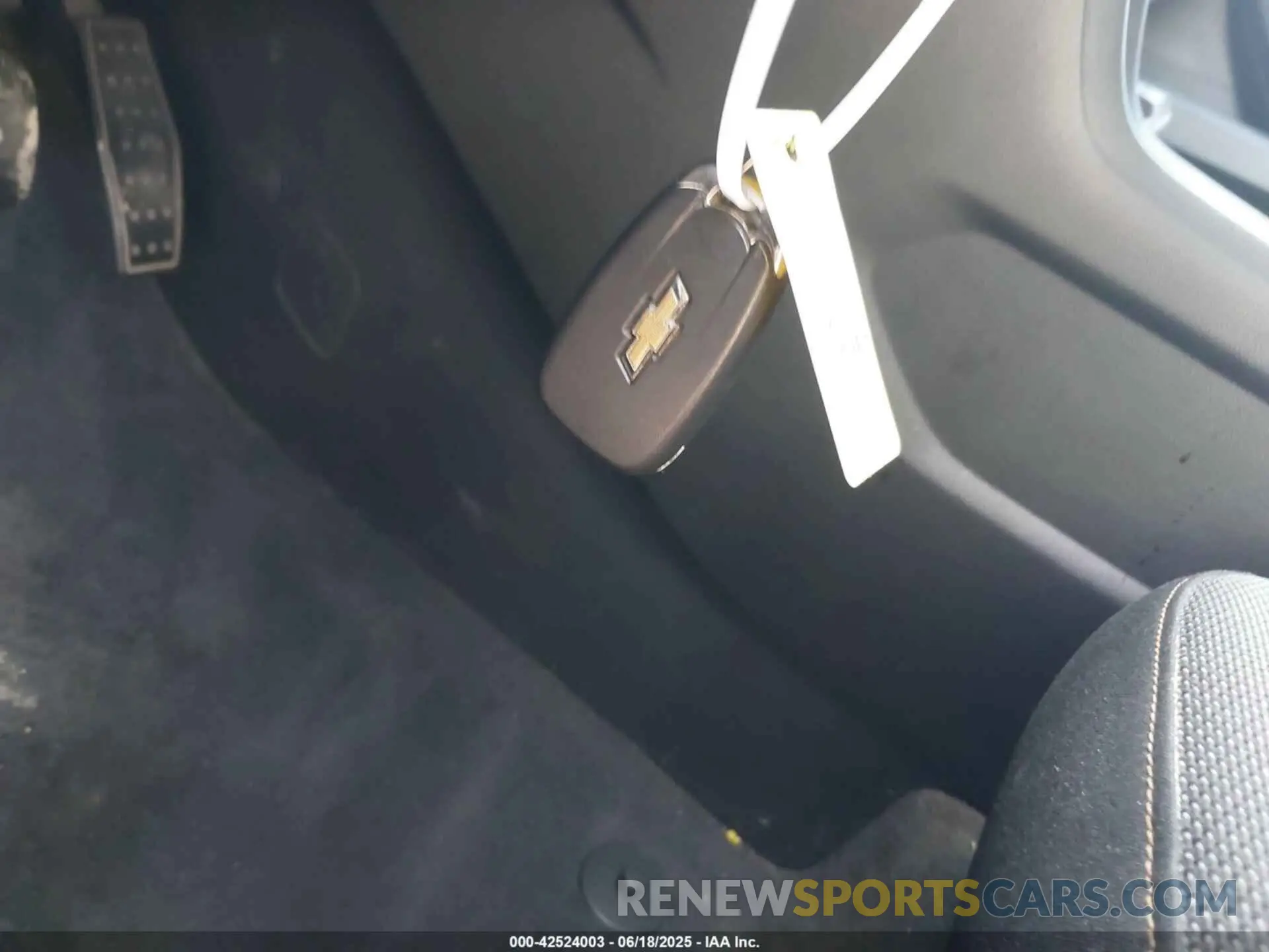 11 Photograph of a damaged car 1GNERGKW3KJ293483 CHEVROLET TRAVERSE 2019