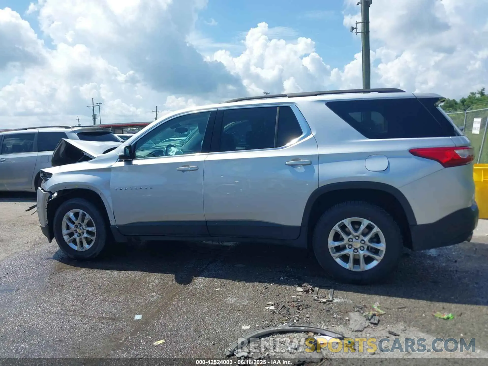14 Photograph of a damaged car 1GNERGKW3KJ293483 CHEVROLET TRAVERSE 2019