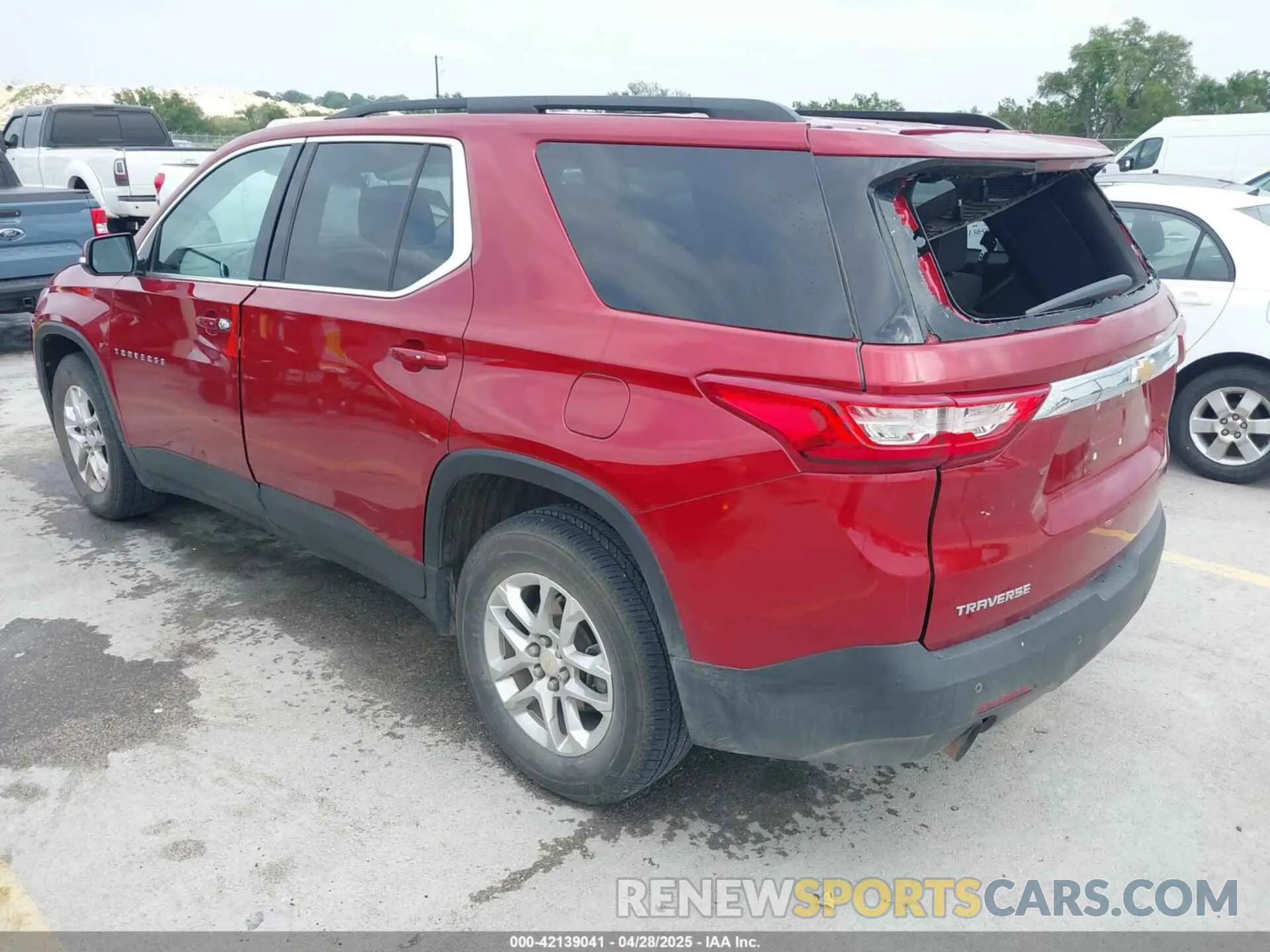 3 Photograph of a damaged car 1GNERGKW3KJ317815 CHEVROLET TRAVERSE 2019
