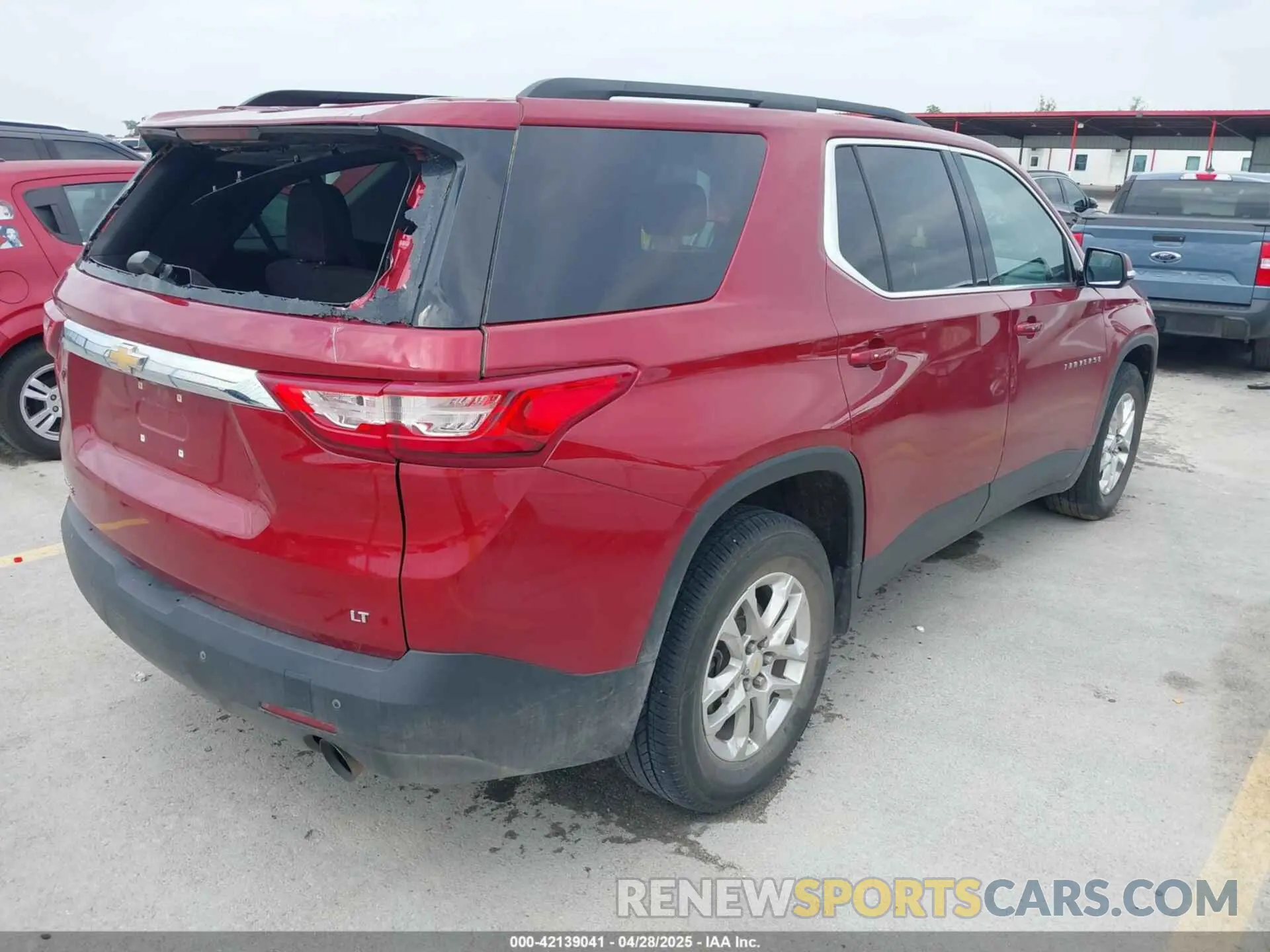 4 Photograph of a damaged car 1GNERGKW3KJ317815 CHEVROLET TRAVERSE 2019