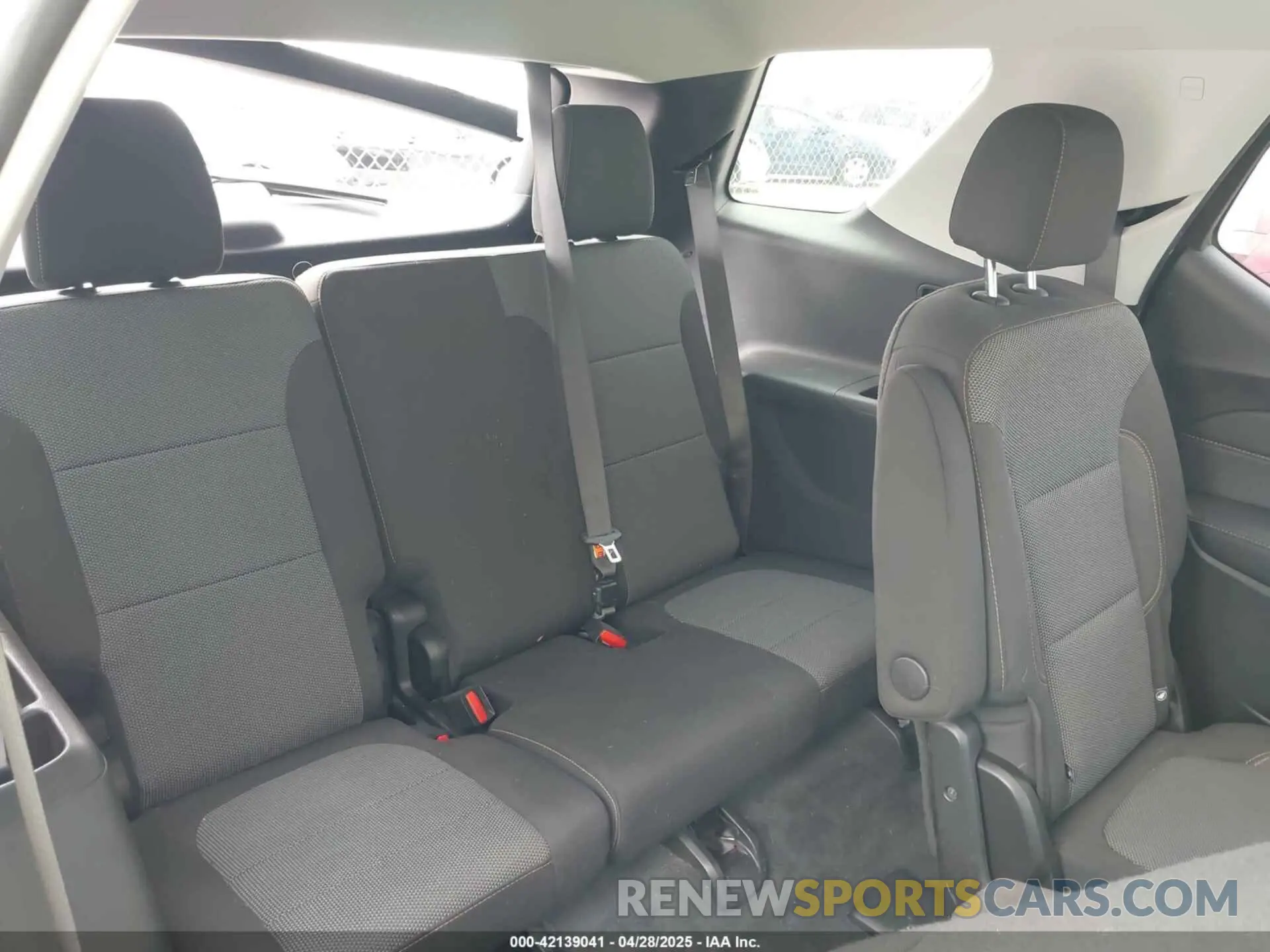 8 Photograph of a damaged car 1GNERGKW3KJ317815 CHEVROLET TRAVERSE 2019