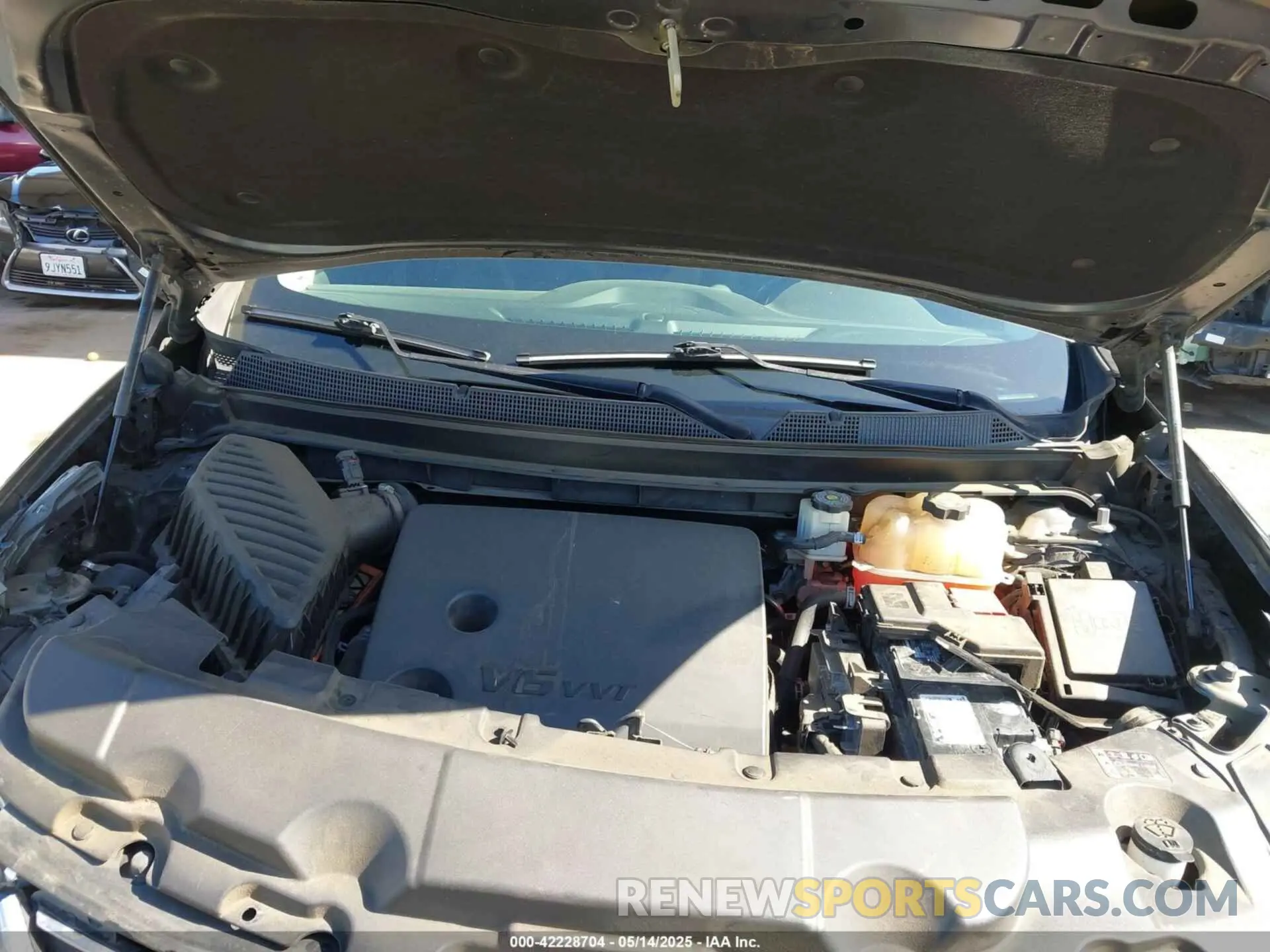 10 Photograph of a damaged car 1GNERGKW3KJ320262 CHEVROLET TRAVERSE 2019