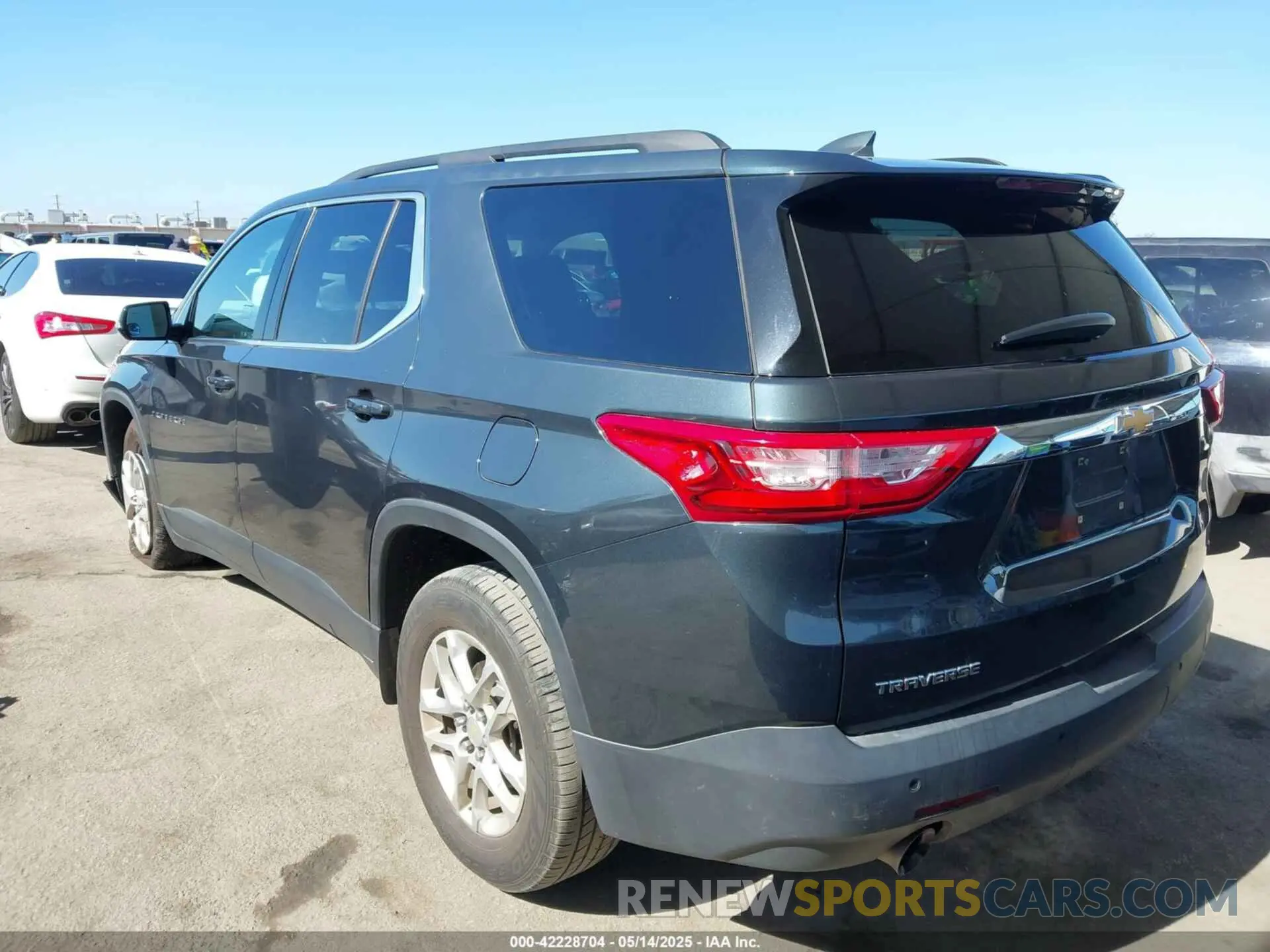 3 Photograph of a damaged car 1GNERGKW3KJ320262 CHEVROLET TRAVERSE 2019