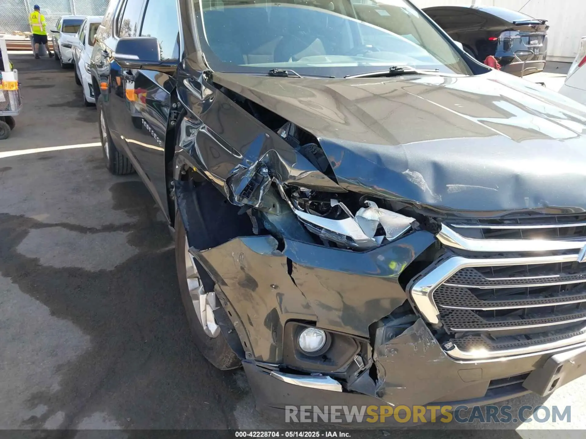 6 Photograph of a damaged car 1GNERGKW3KJ320262 CHEVROLET TRAVERSE 2019