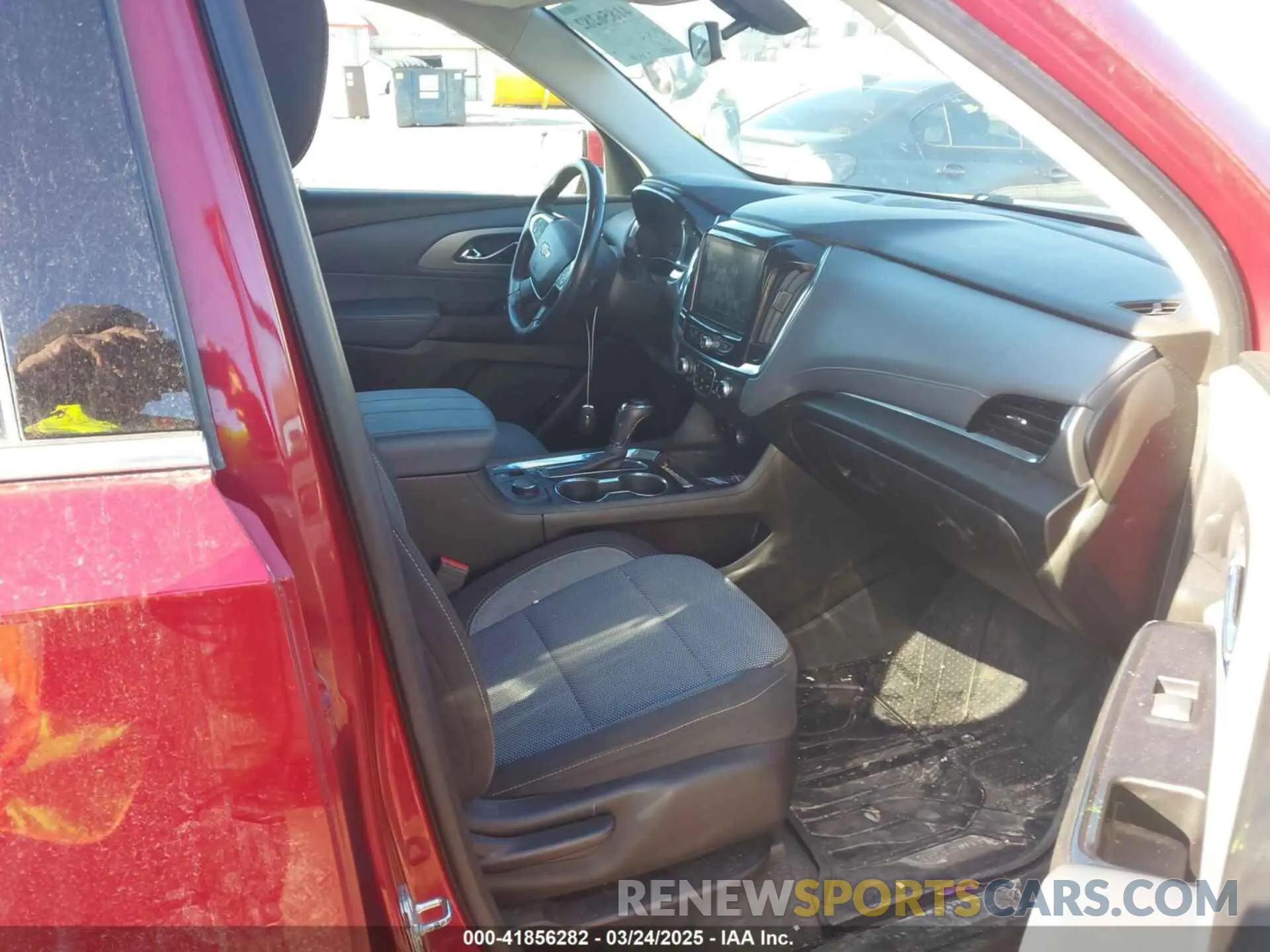 5 Photograph of a damaged car 1GNERGKW4KJ101794 CHEVROLET TRAVERSE 2019