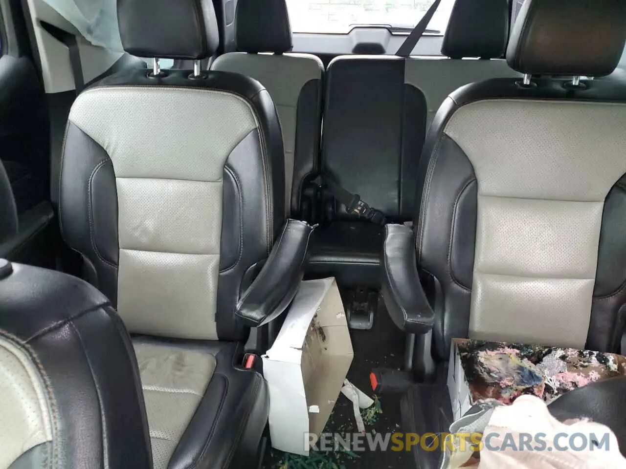 10 Photograph of a damaged car 1GNERGKW4KJ135797 CHEVROLET TRAVERSE 2019