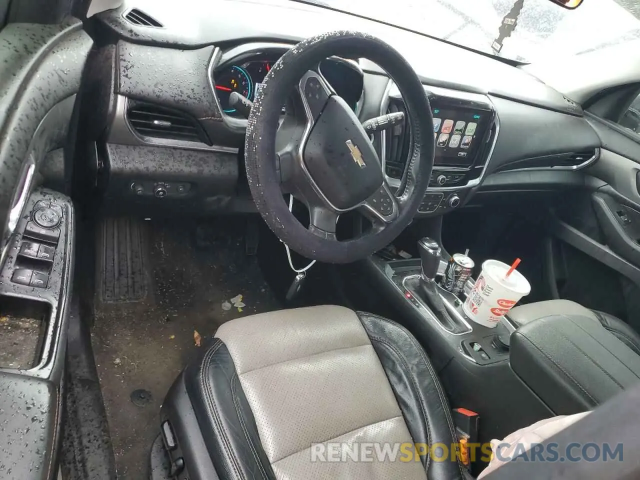 8 Photograph of a damaged car 1GNERGKW4KJ135797 CHEVROLET TRAVERSE 2019