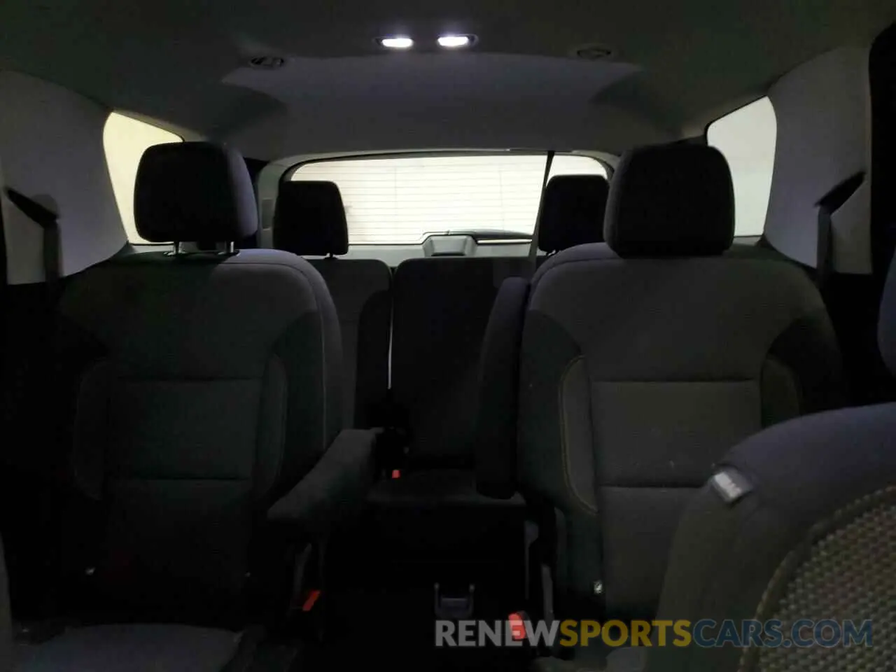 10 Photograph of a damaged car 1GNERGKW4KJ274439 CHEVROLET TRAVERSE 2019