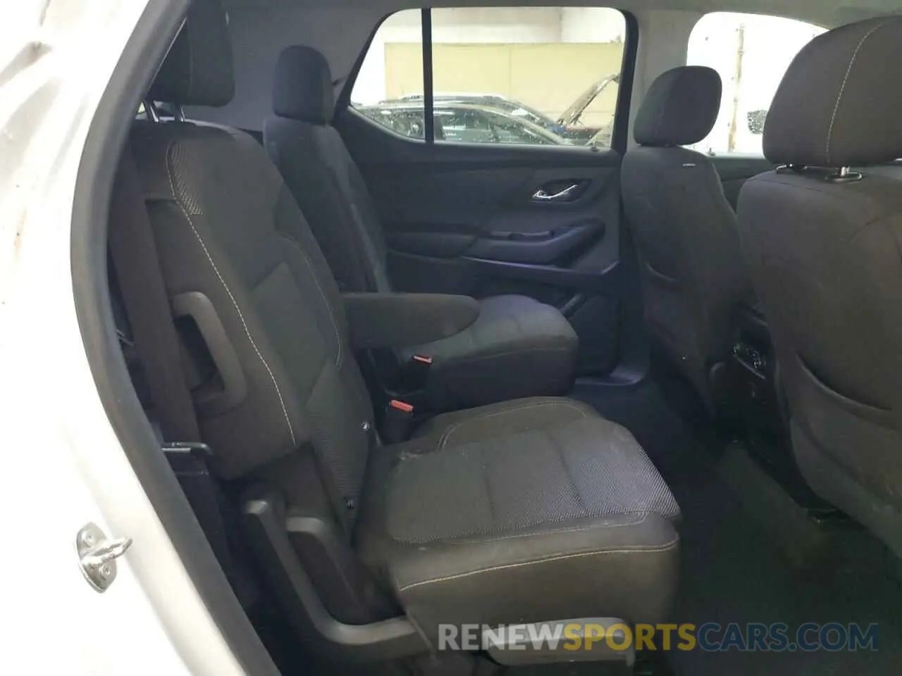 11 Photograph of a damaged car 1GNERGKW4KJ274439 CHEVROLET TRAVERSE 2019