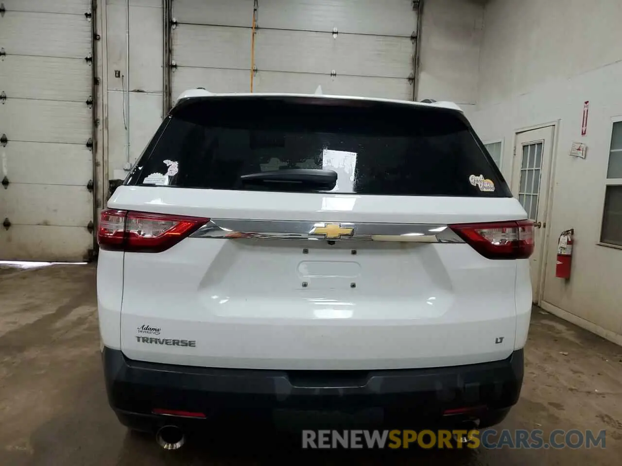 6 Photograph of a damaged car 1GNERGKW4KJ274439 CHEVROLET TRAVERSE 2019