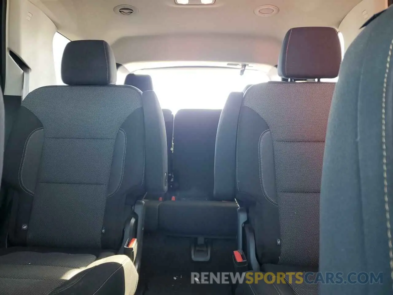 10 Photograph of a damaged car 1GNERGKW4KJ276935 CHEVROLET TRAVERSE 2019