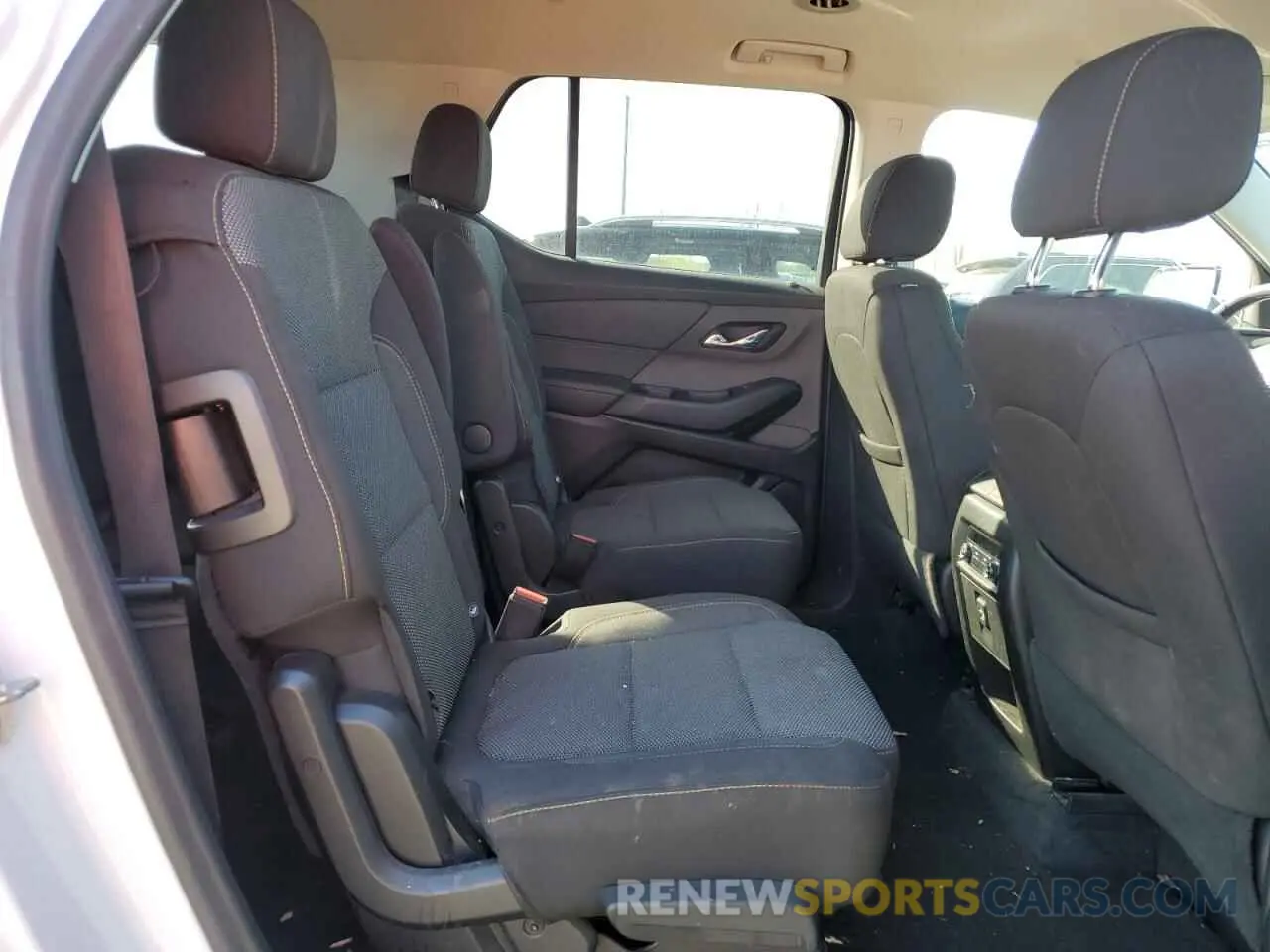 11 Photograph of a damaged car 1GNERGKW4KJ276935 CHEVROLET TRAVERSE 2019