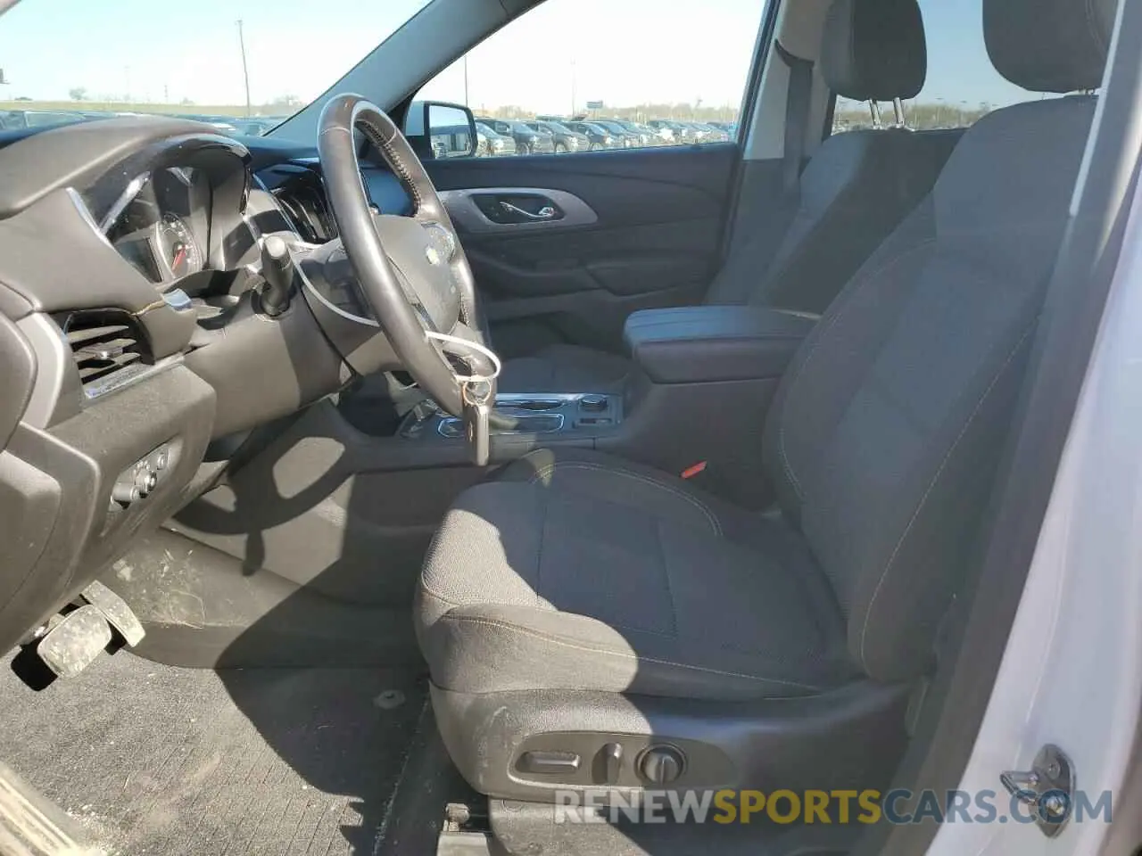7 Photograph of a damaged car 1GNERGKW4KJ276935 CHEVROLET TRAVERSE 2019