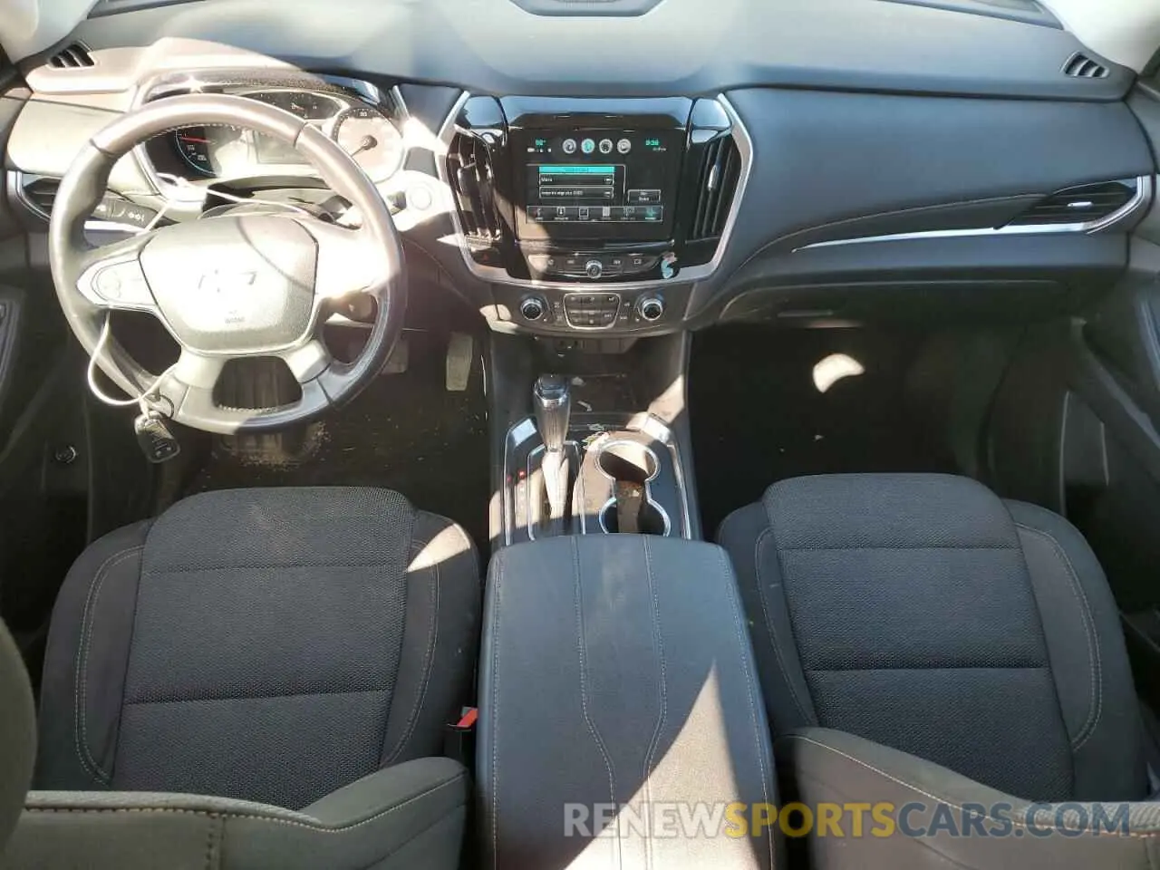 8 Photograph of a damaged car 1GNERGKW4KJ276935 CHEVROLET TRAVERSE 2019