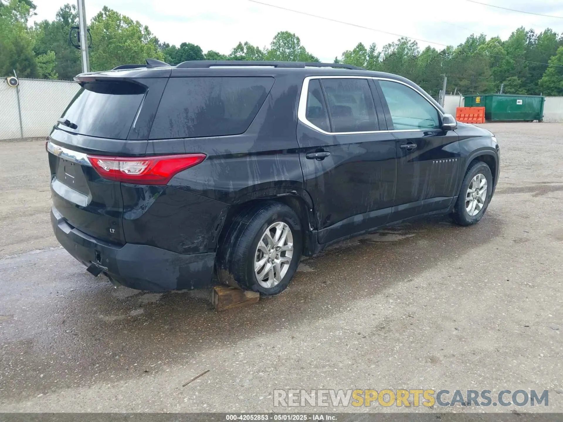 4 Photograph of a damaged car 1GNERGKW4KJ280578 CHEVROLET TRAVERSE 2019