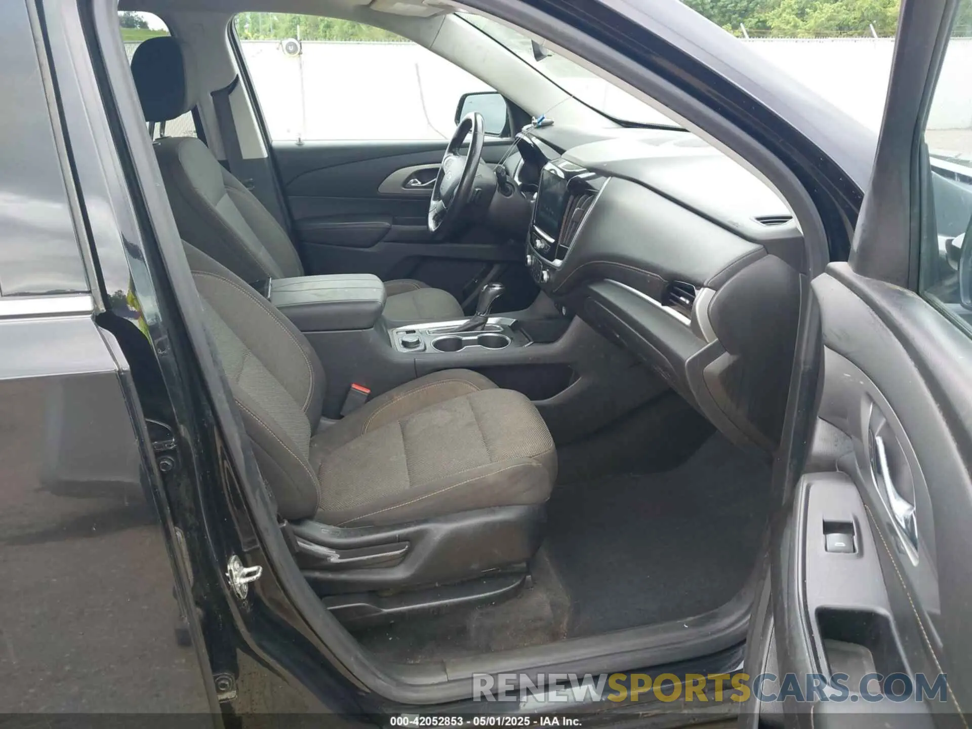 5 Photograph of a damaged car 1GNERGKW4KJ280578 CHEVROLET TRAVERSE 2019