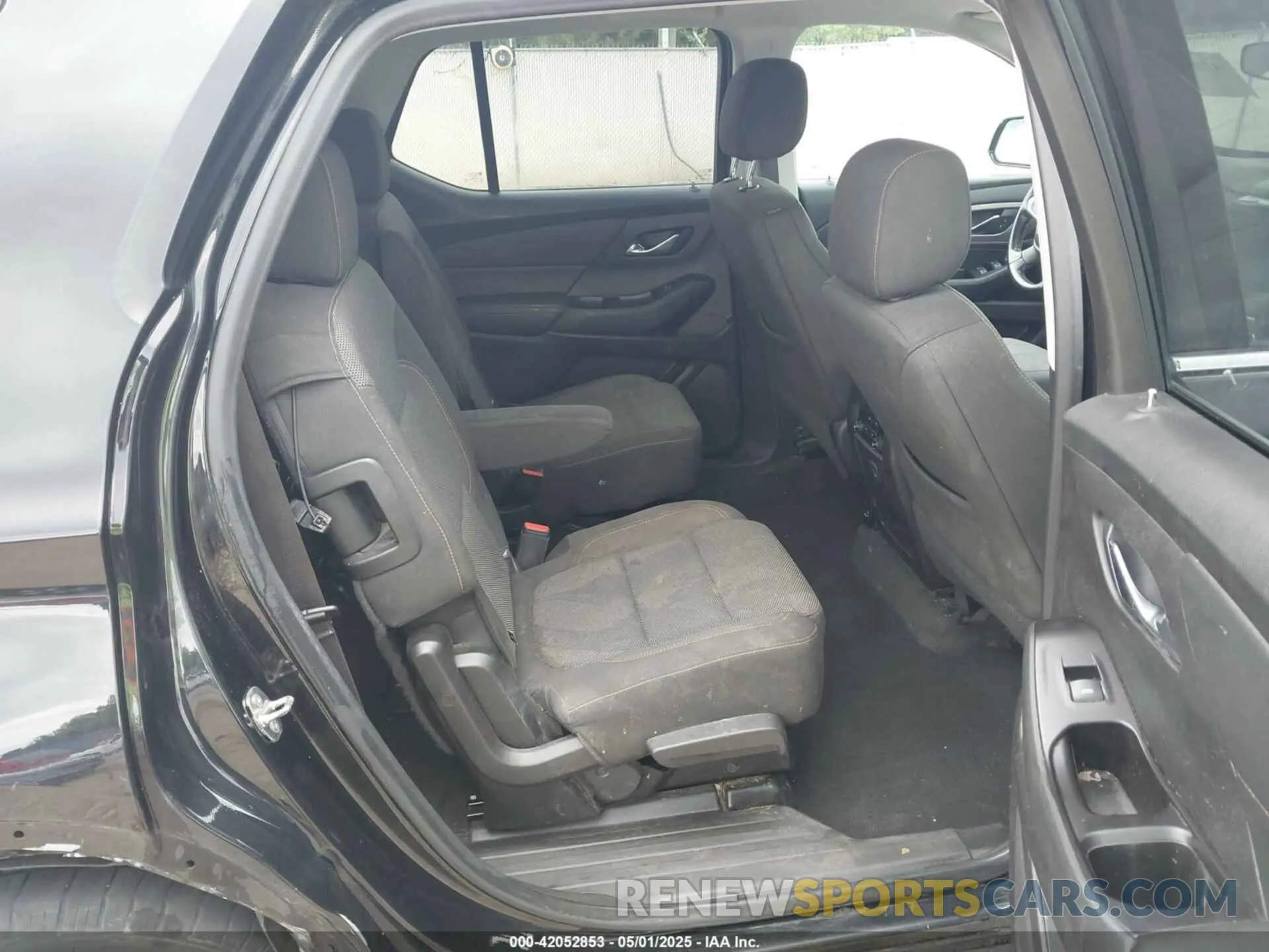 8 Photograph of a damaged car 1GNERGKW4KJ280578 CHEVROLET TRAVERSE 2019