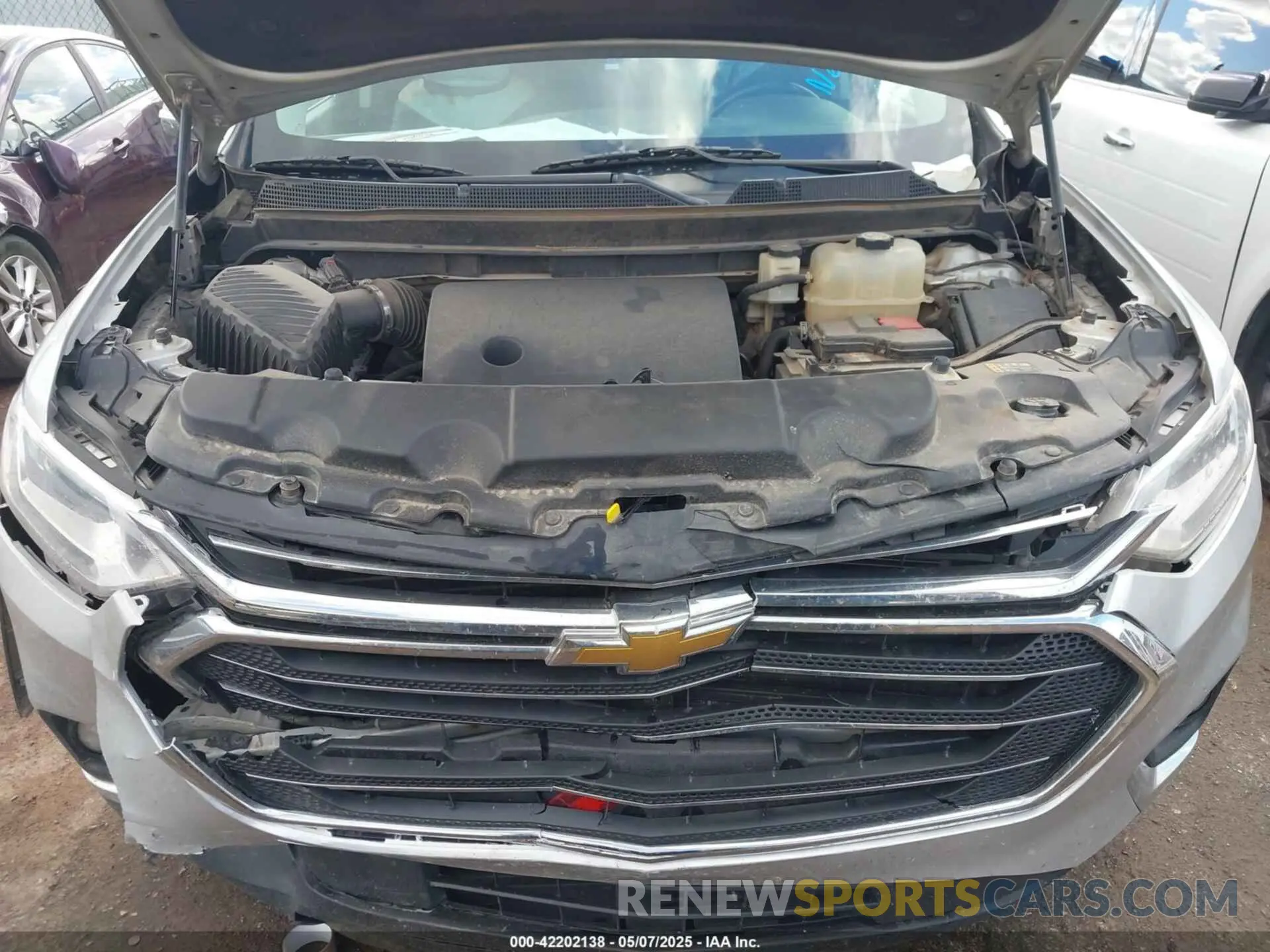 10 Photograph of a damaged car 1GNERGKW5KJ178402 CHEVROLET TRAVERSE 2019