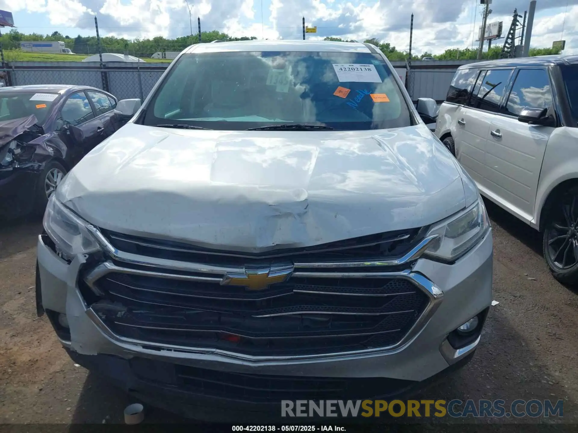 12 Photograph of a damaged car 1GNERGKW5KJ178402 CHEVROLET TRAVERSE 2019