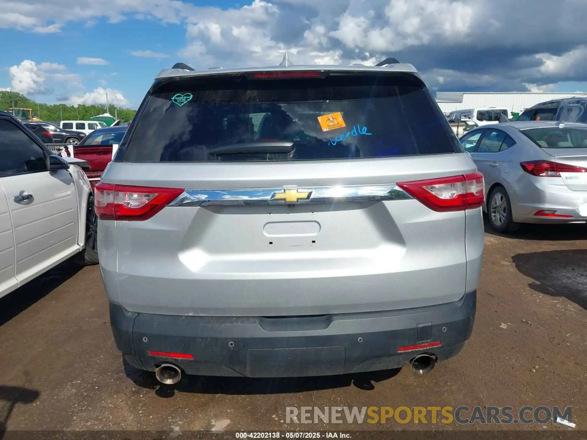 16 Photograph of a damaged car 1GNERGKW5KJ178402 CHEVROLET TRAVERSE 2019