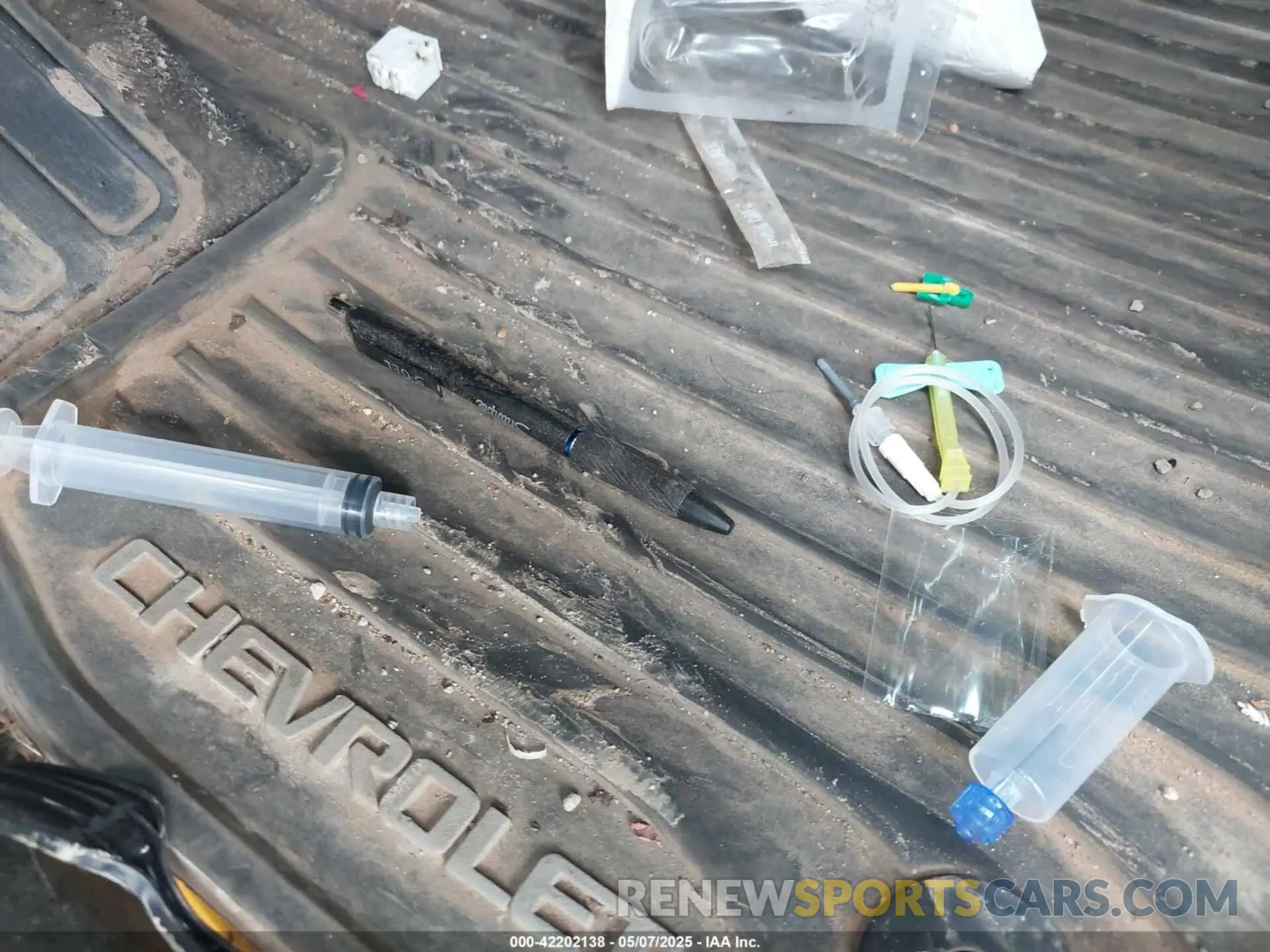 17 Photograph of a damaged car 1GNERGKW5KJ178402 CHEVROLET TRAVERSE 2019