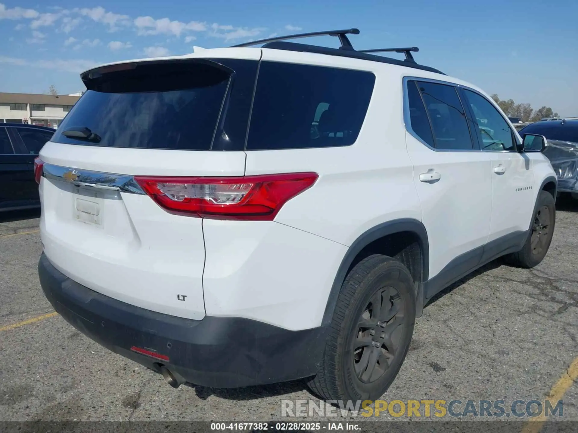 4 Photograph of a damaged car 1GNERGKW6KJ120217 CHEVROLET TRAVERSE 2019