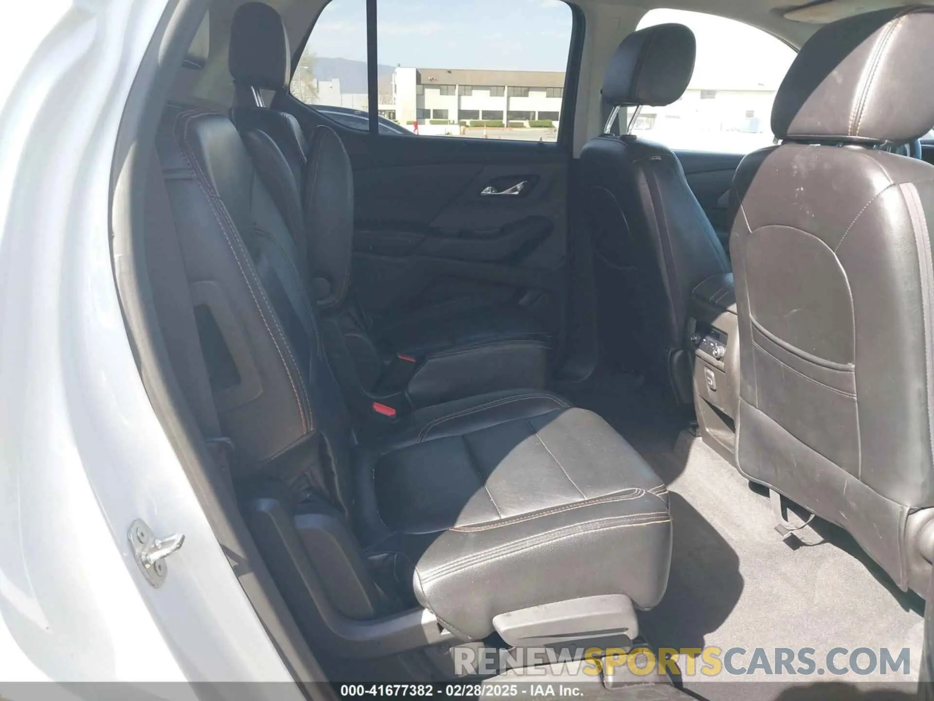 8 Photograph of a damaged car 1GNERGKW6KJ120217 CHEVROLET TRAVERSE 2019