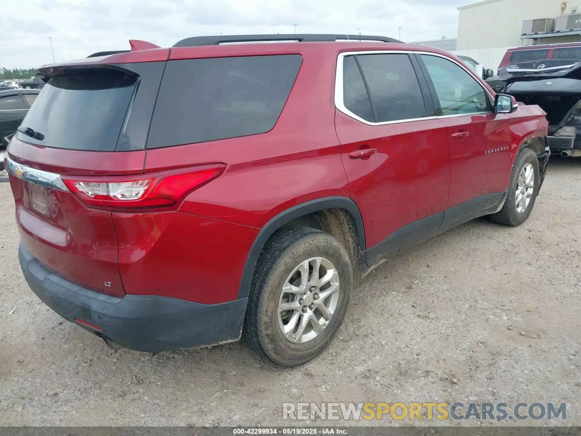 4 Photograph of a damaged car 1GNERGKW6KJ158983 CHEVROLET TRAVERSE 2019