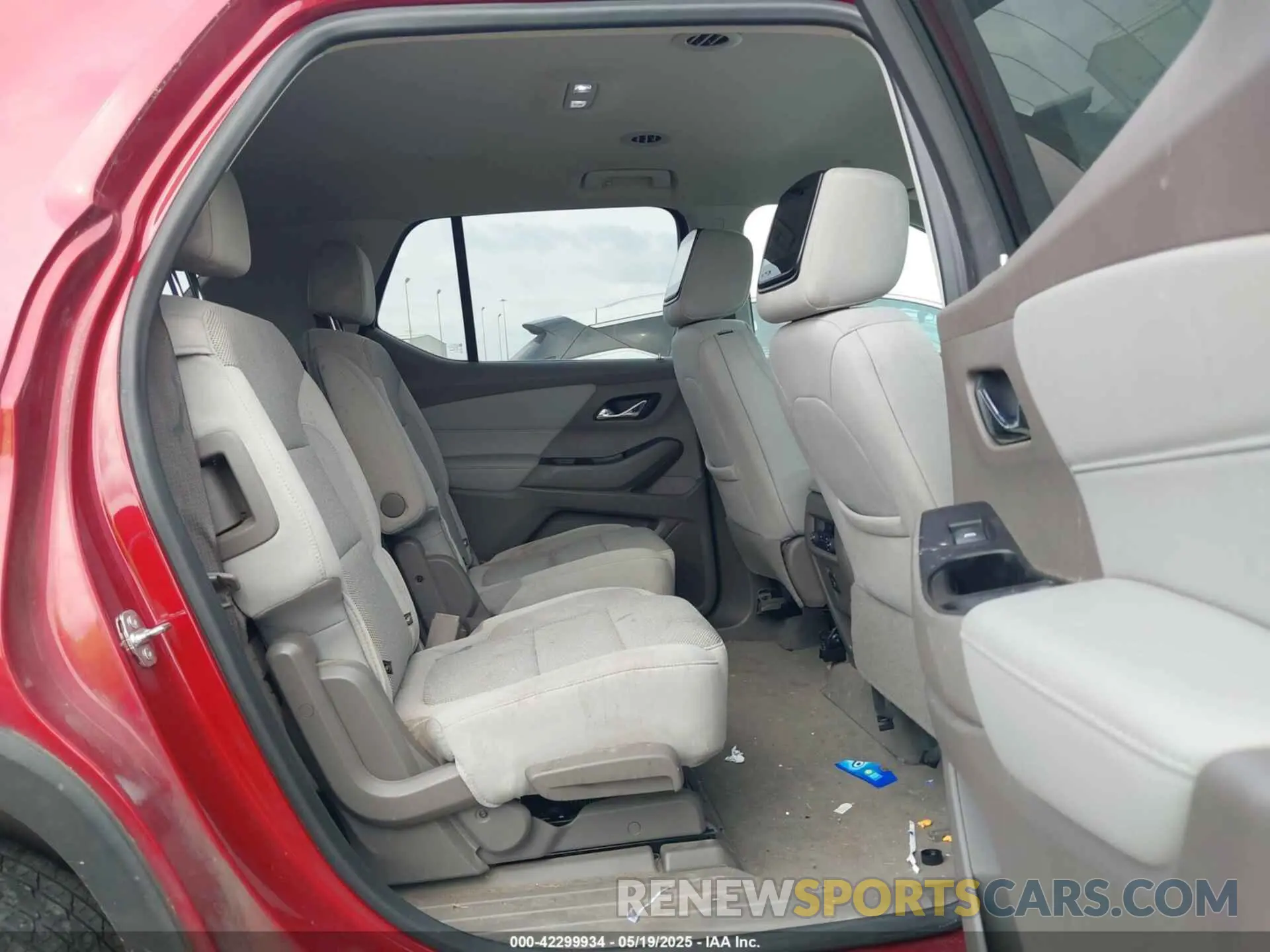 8 Photograph of a damaged car 1GNERGKW6KJ158983 CHEVROLET TRAVERSE 2019