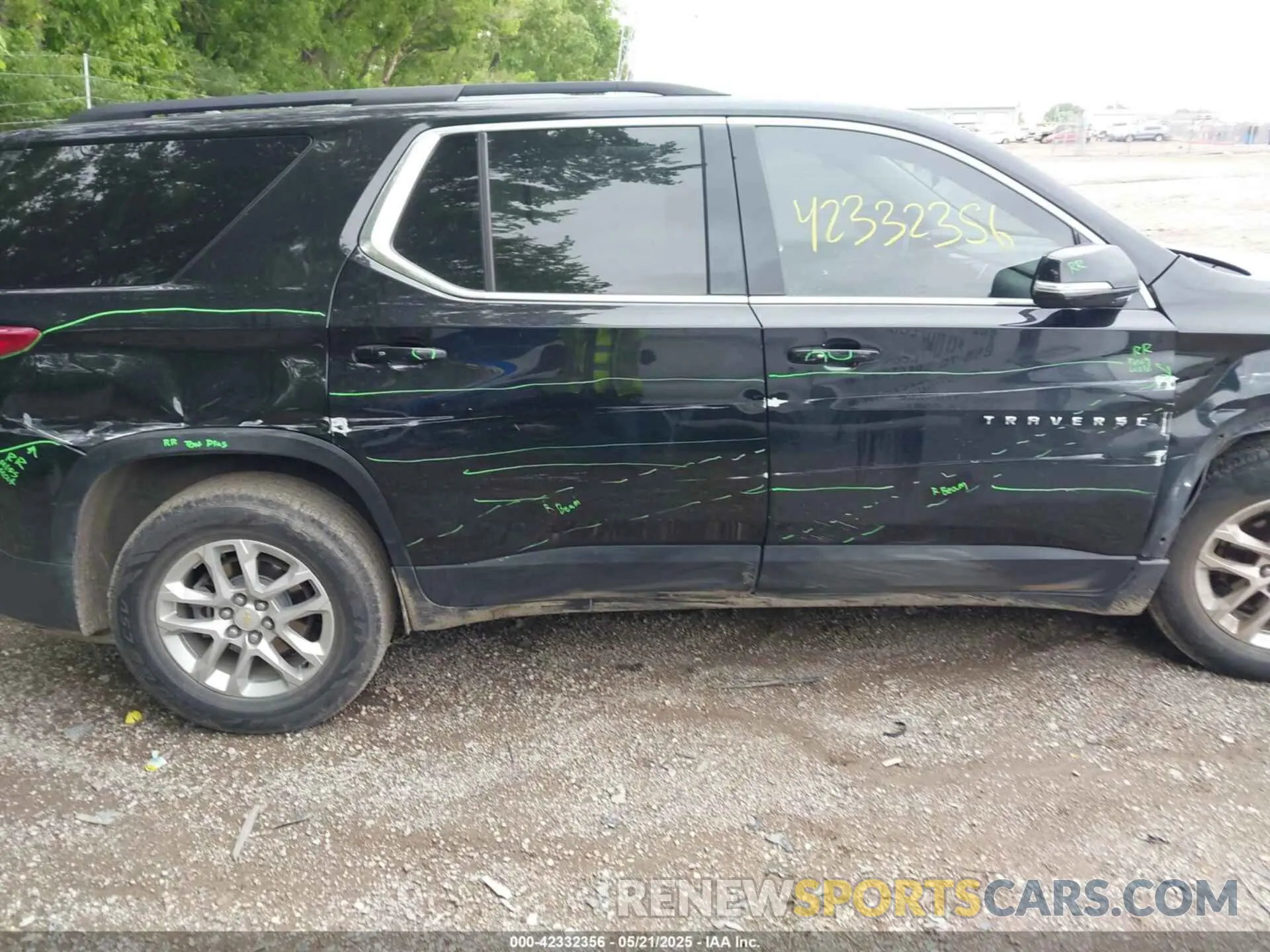 13 Photograph of a damaged car 1GNERGKW6KJ186461 CHEVROLET TRAVERSE 2019
