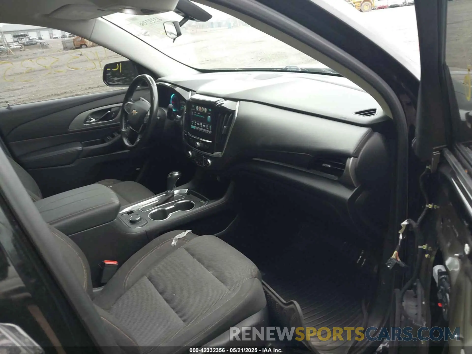 5 Photograph of a damaged car 1GNERGKW6KJ186461 CHEVROLET TRAVERSE 2019