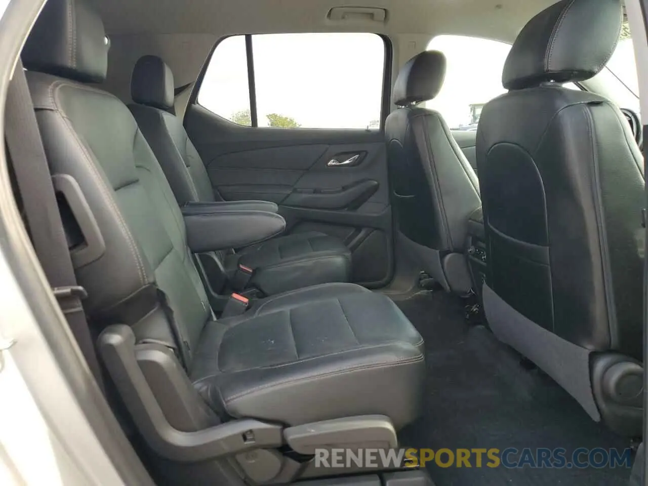 11 Photograph of a damaged car 1GNERGKW6KJ272921 CHEVROLET TRAVERSE 2019
