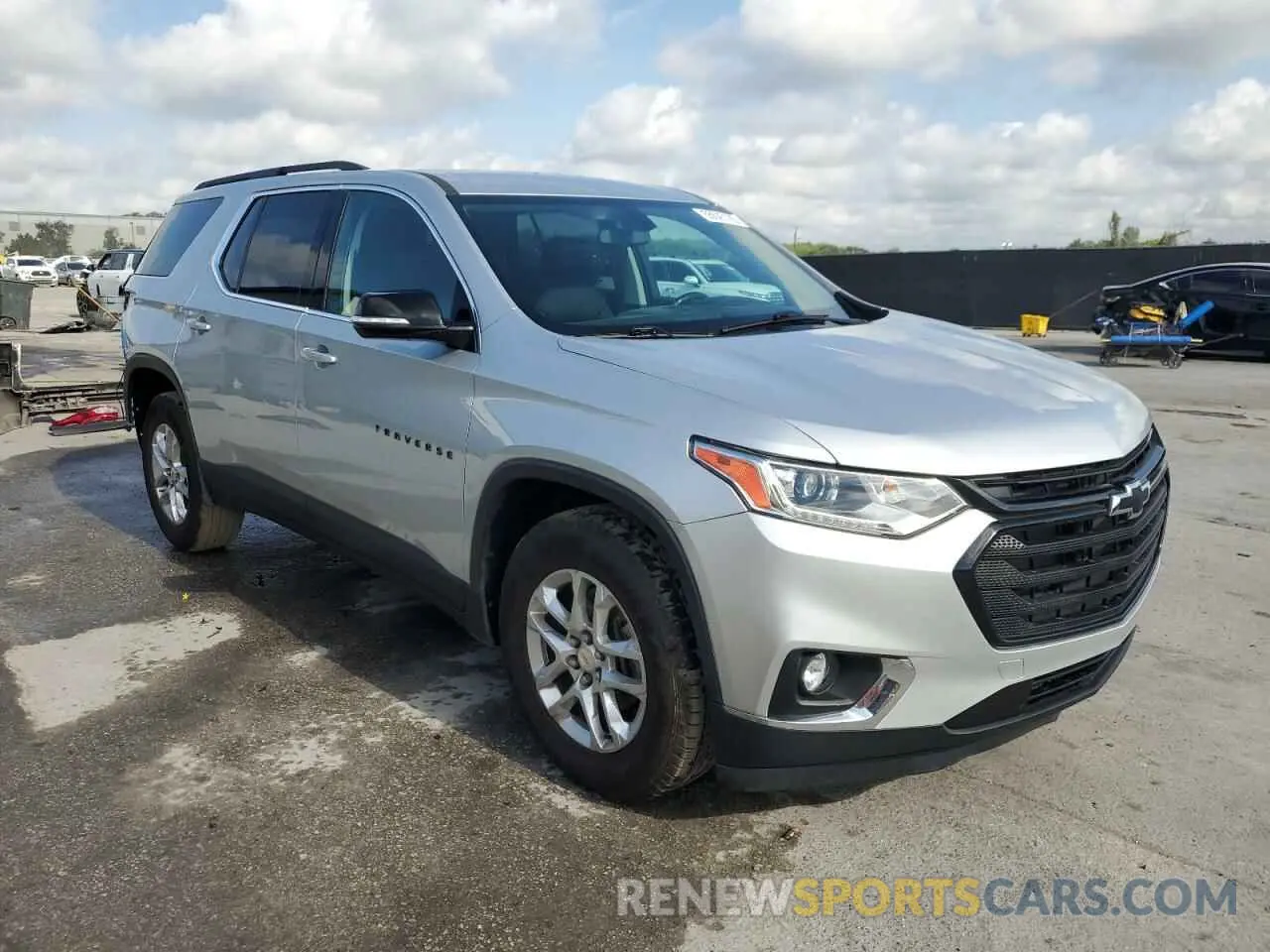 4 Photograph of a damaged car 1GNERGKW6KJ272921 CHEVROLET TRAVERSE 2019