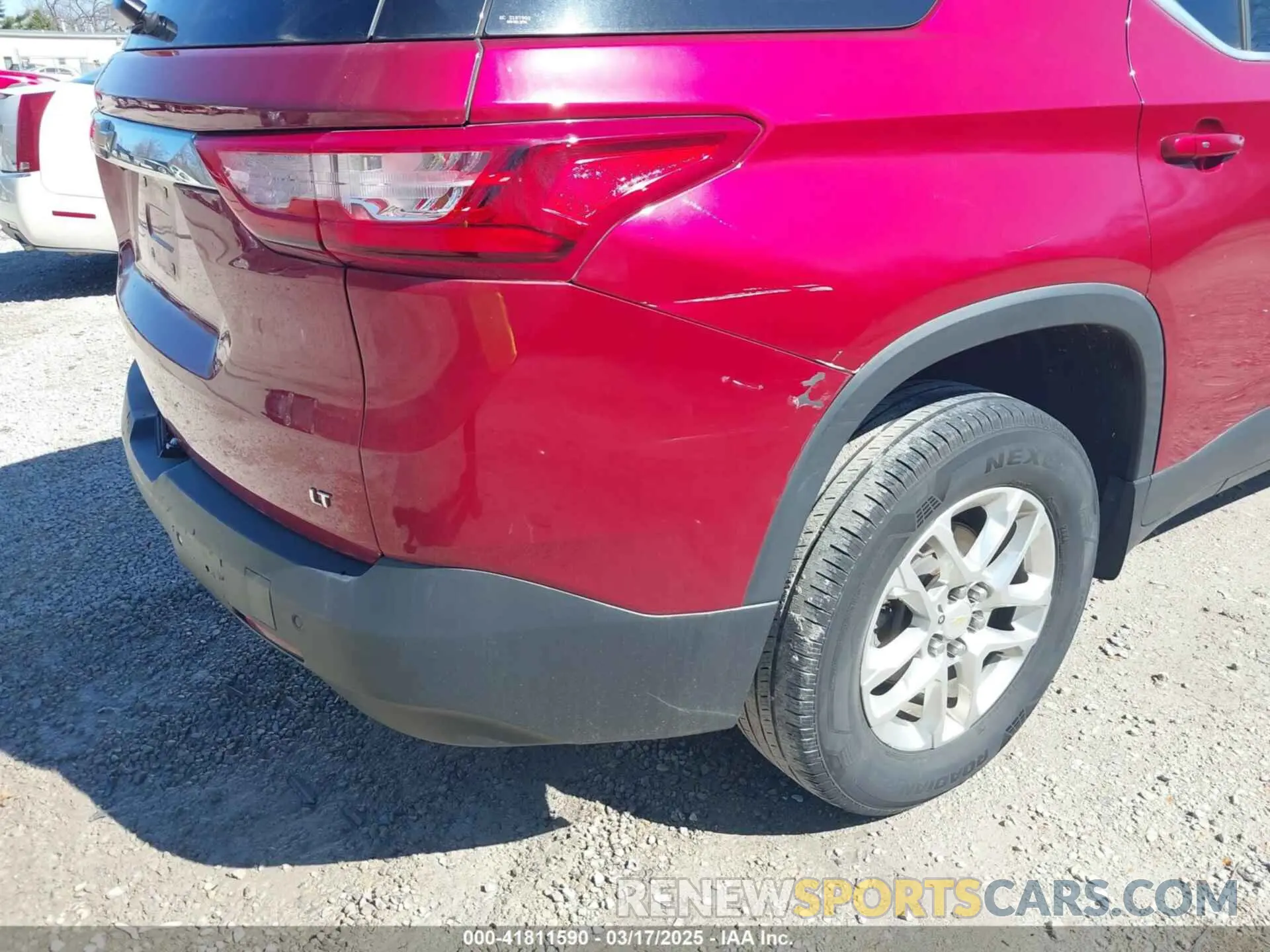 18 Photograph of a damaged car 1GNERGKW7KJ113986 CHEVROLET TRAVERSE 2019