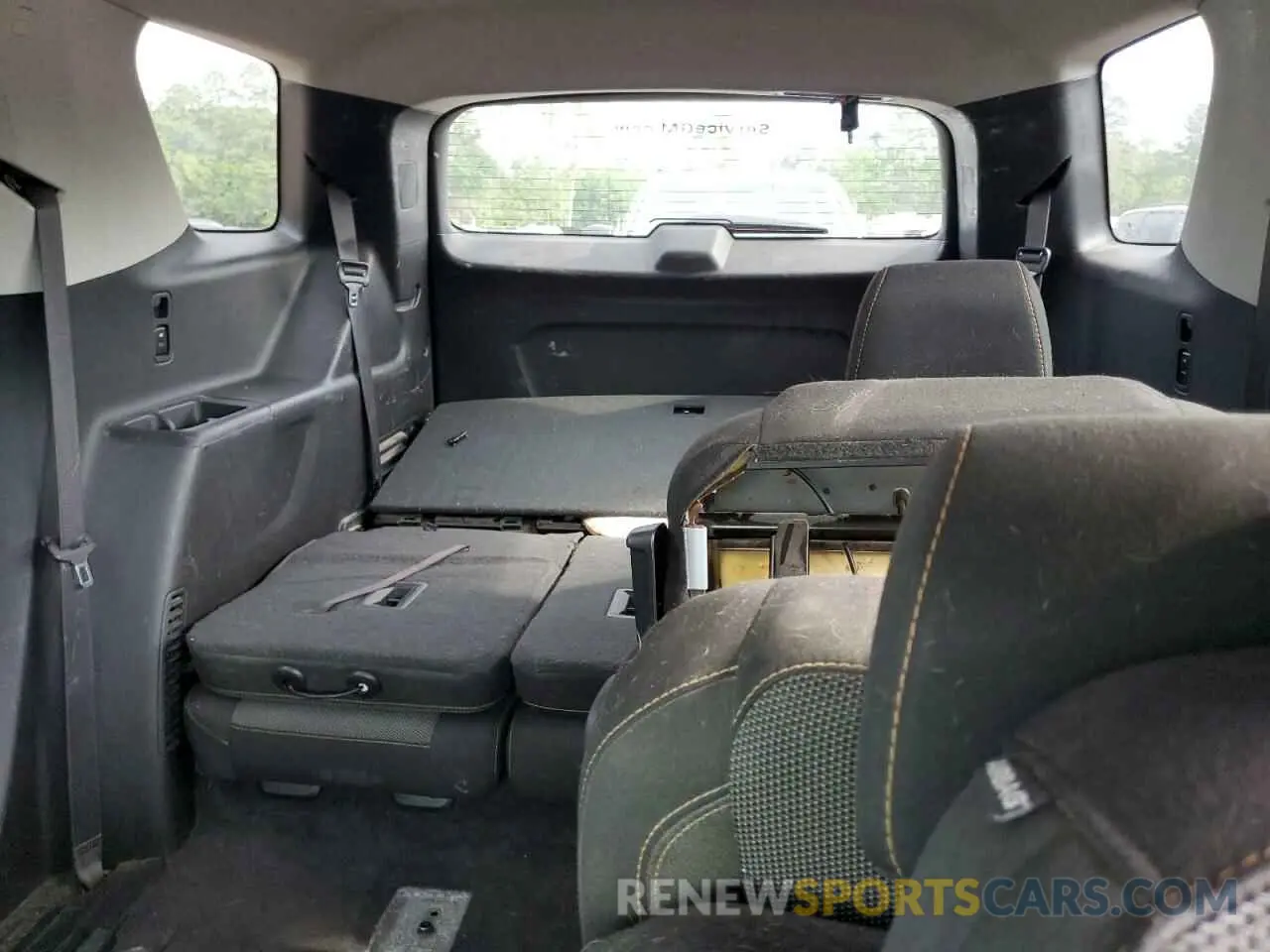 10 Photograph of a damaged car 1GNERGKW7KJ123014 CHEVROLET TRAVERSE 2019