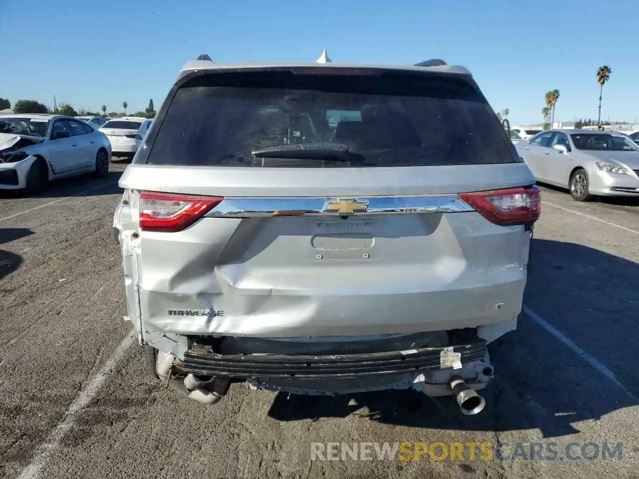 6 Photograph of a damaged car 1GNERGKW7KJ152576 CHEVROLET TRAVERSE 2019