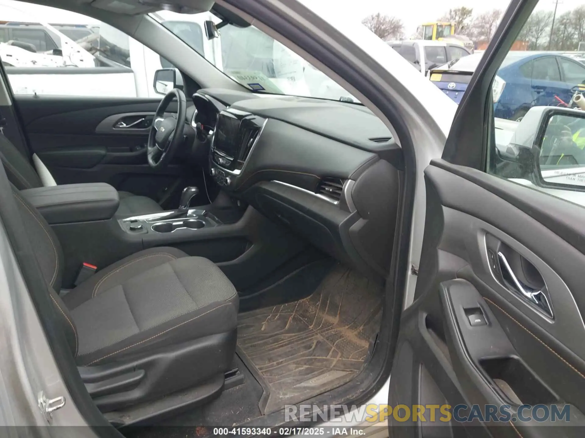 5 Photograph of a damaged car 1GNERGKW7KJ191071 CHEVROLET TRAVERSE 2019