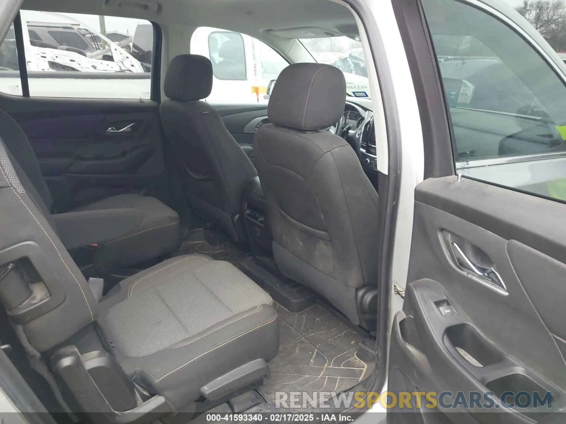 8 Photograph of a damaged car 1GNERGKW7KJ191071 CHEVROLET TRAVERSE 2019