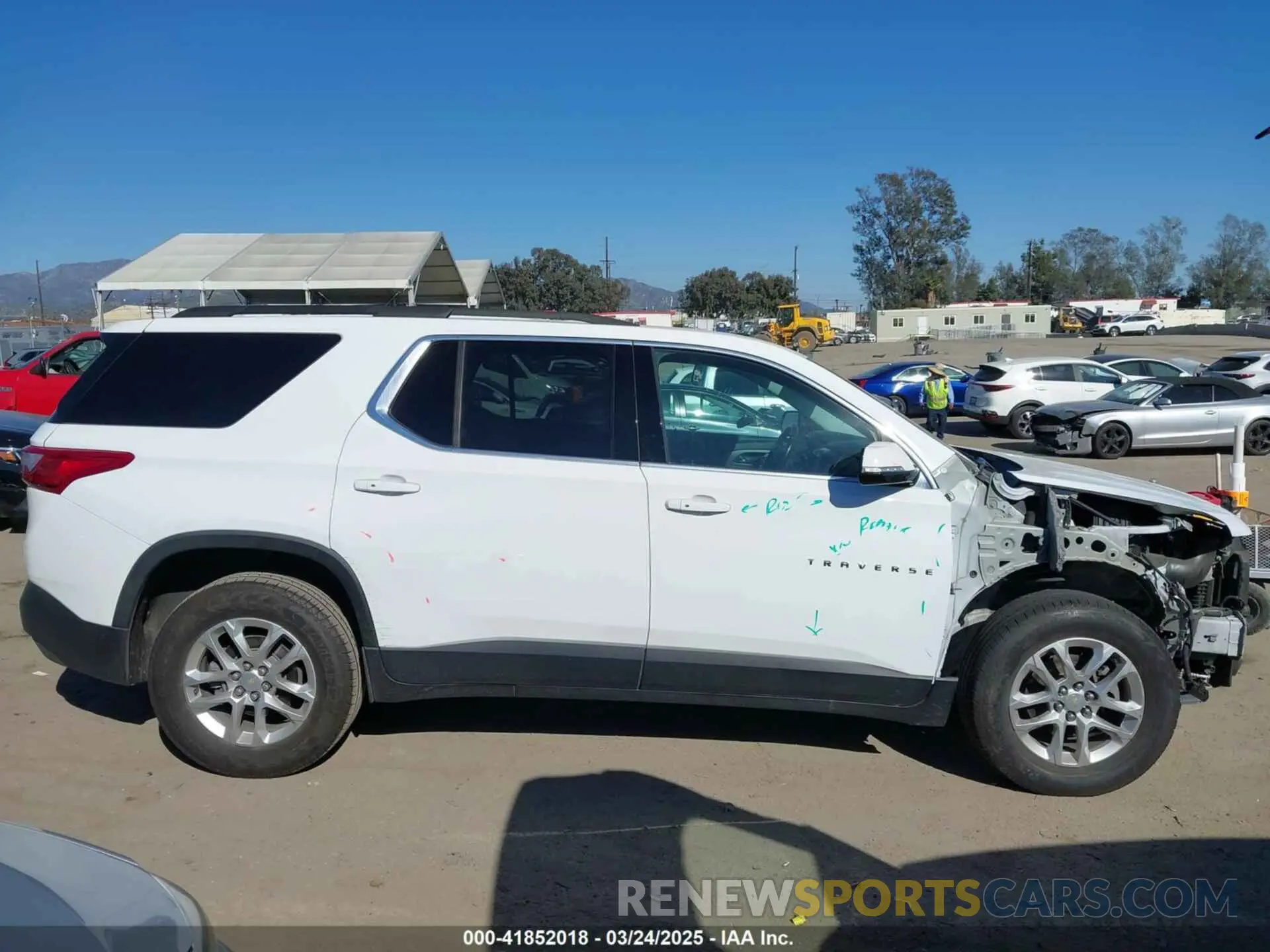 14 Photograph of a damaged car 1GNERGKW7KJ203638 CHEVROLET TRAVERSE 2019
