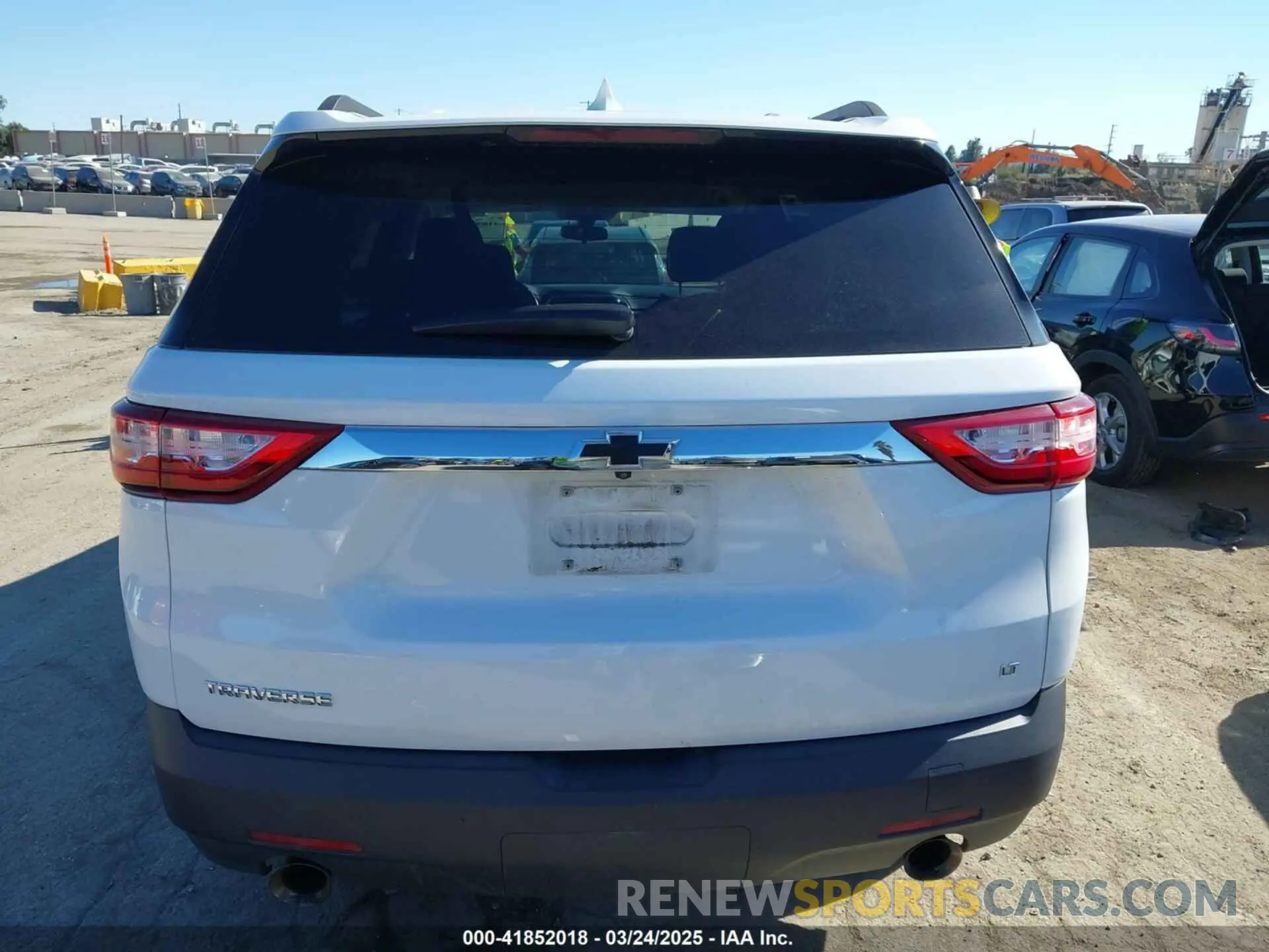 17 Photograph of a damaged car 1GNERGKW7KJ203638 CHEVROLET TRAVERSE 2019