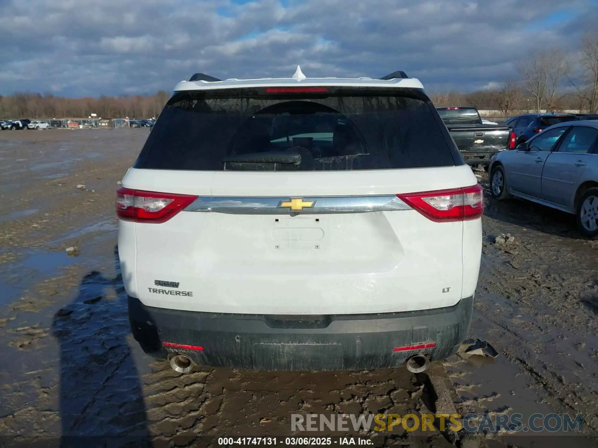16 Photograph of a damaged car 1GNERGKW7KJ238096 CHEVROLET TRAVERSE 2019