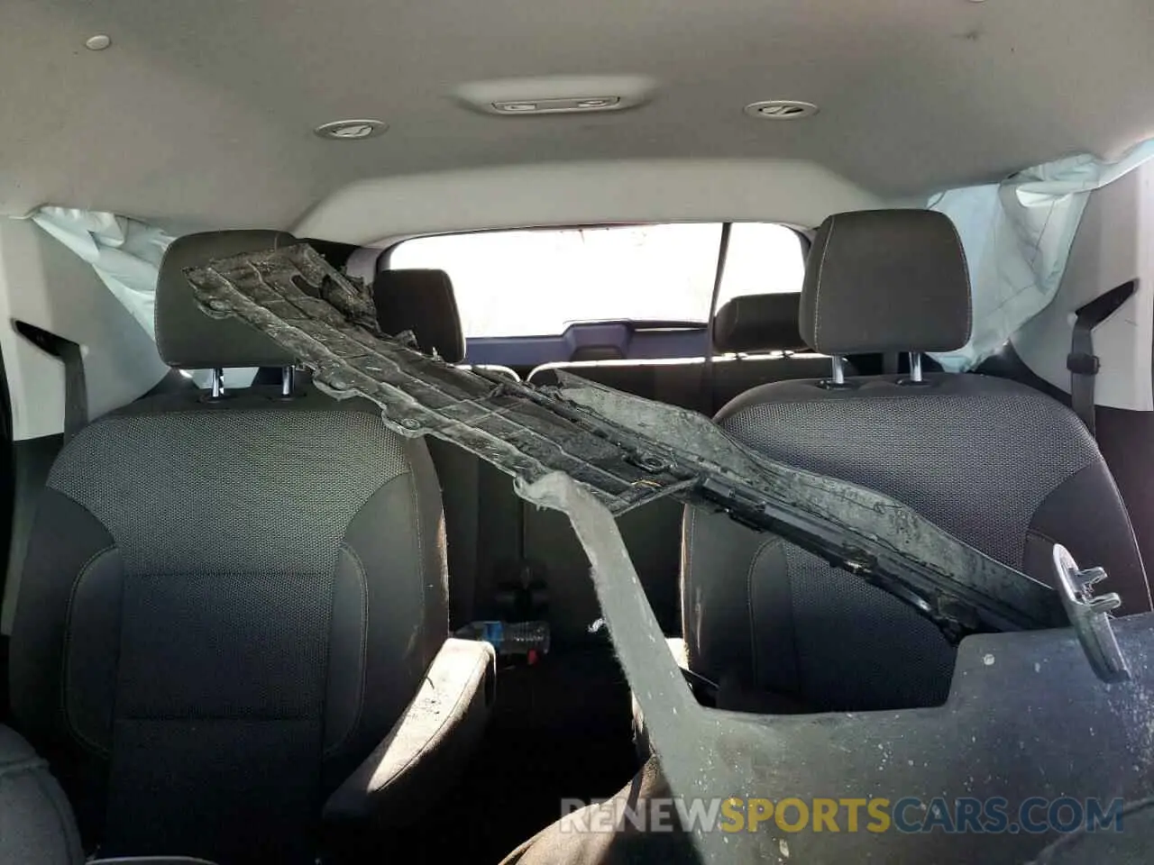 10 Photograph of a damaged car 1GNERGKW7KJ255576 CHEVROLET TRAVERSE 2019