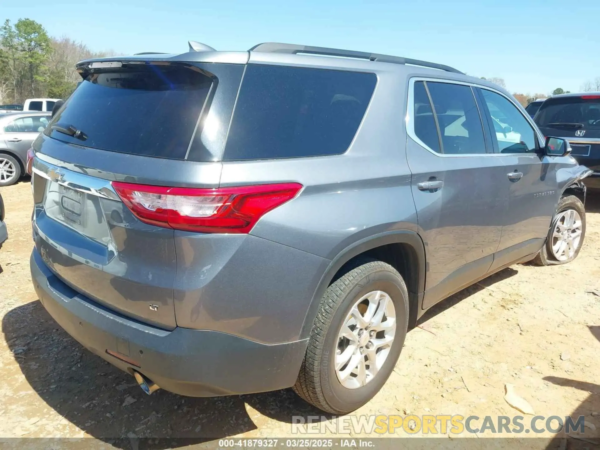 4 Photograph of a damaged car 1GNERGKW7KJ259627 CHEVROLET TRAVERSE 2019