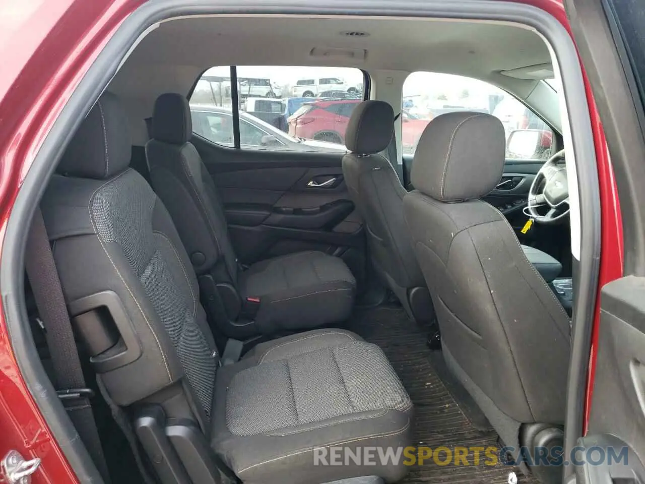11 Photograph of a damaged car 1GNERGKW7KJ268196 CHEVROLET TRAVERSE 2019