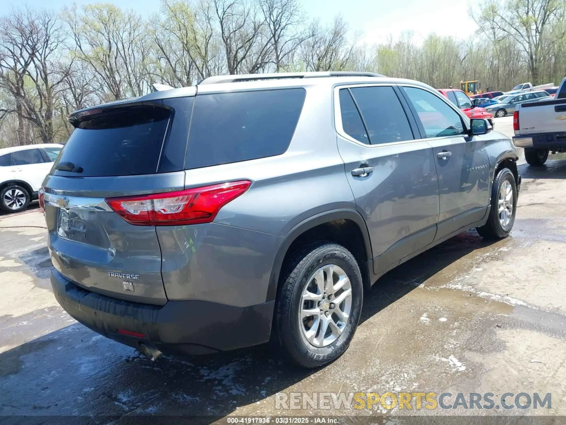 4 Photograph of a damaged car 1GNERGKW7KJ272877 CHEVROLET TRAVERSE 2019