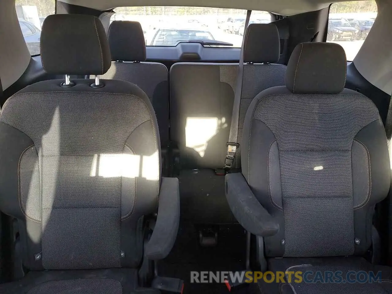 10 Photograph of a damaged car 1GNERGKW7KJ275083 CHEVROLET TRAVERSE 2019