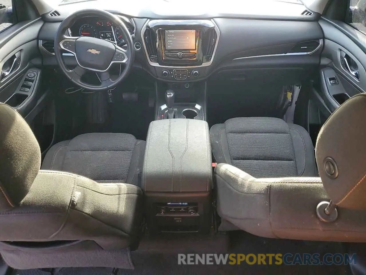 8 Photograph of a damaged car 1GNERGKW7KJ275083 CHEVROLET TRAVERSE 2019
